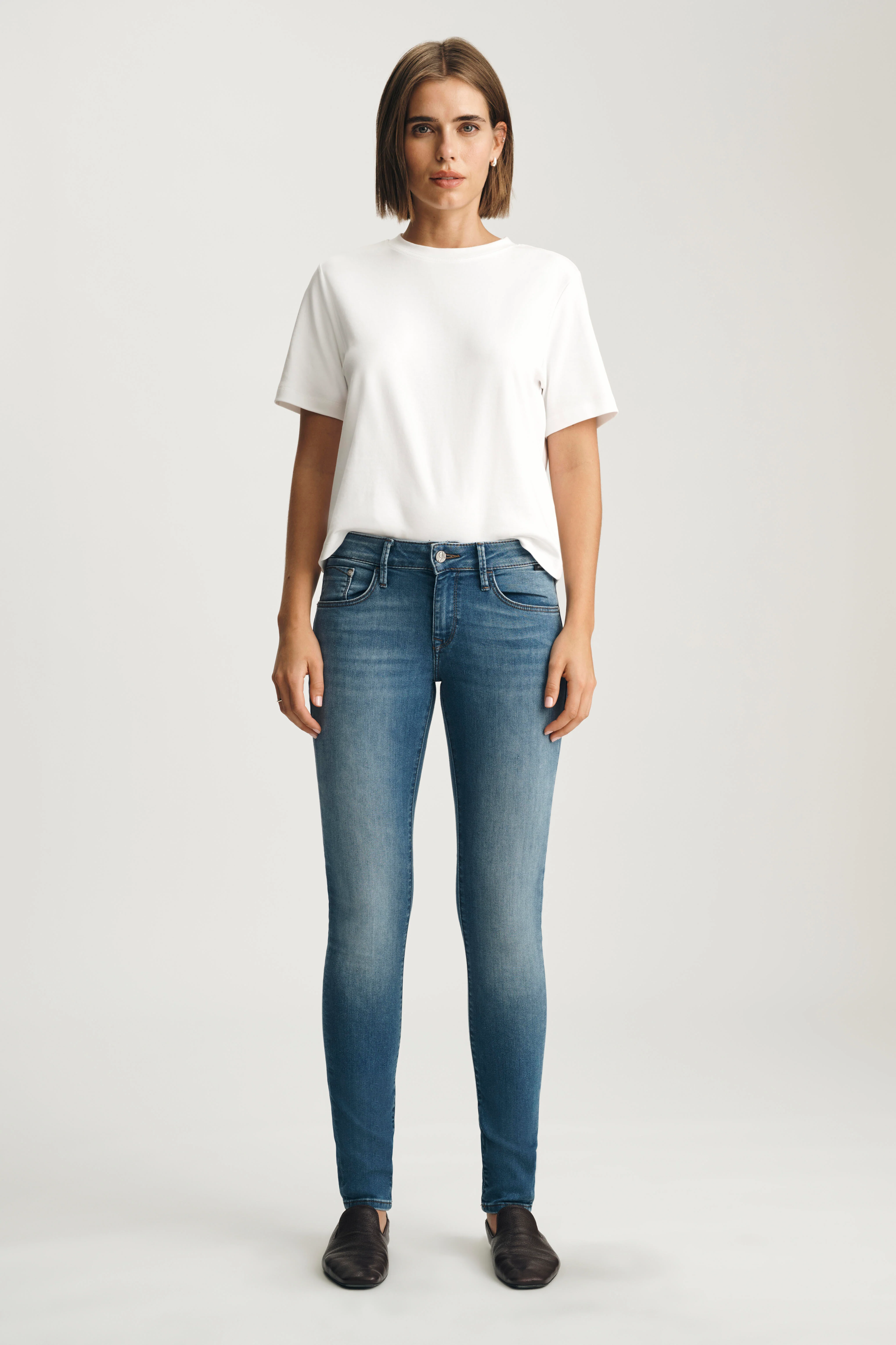 ALEXA SKINNY IN MID SUPERSOFT - Image 3