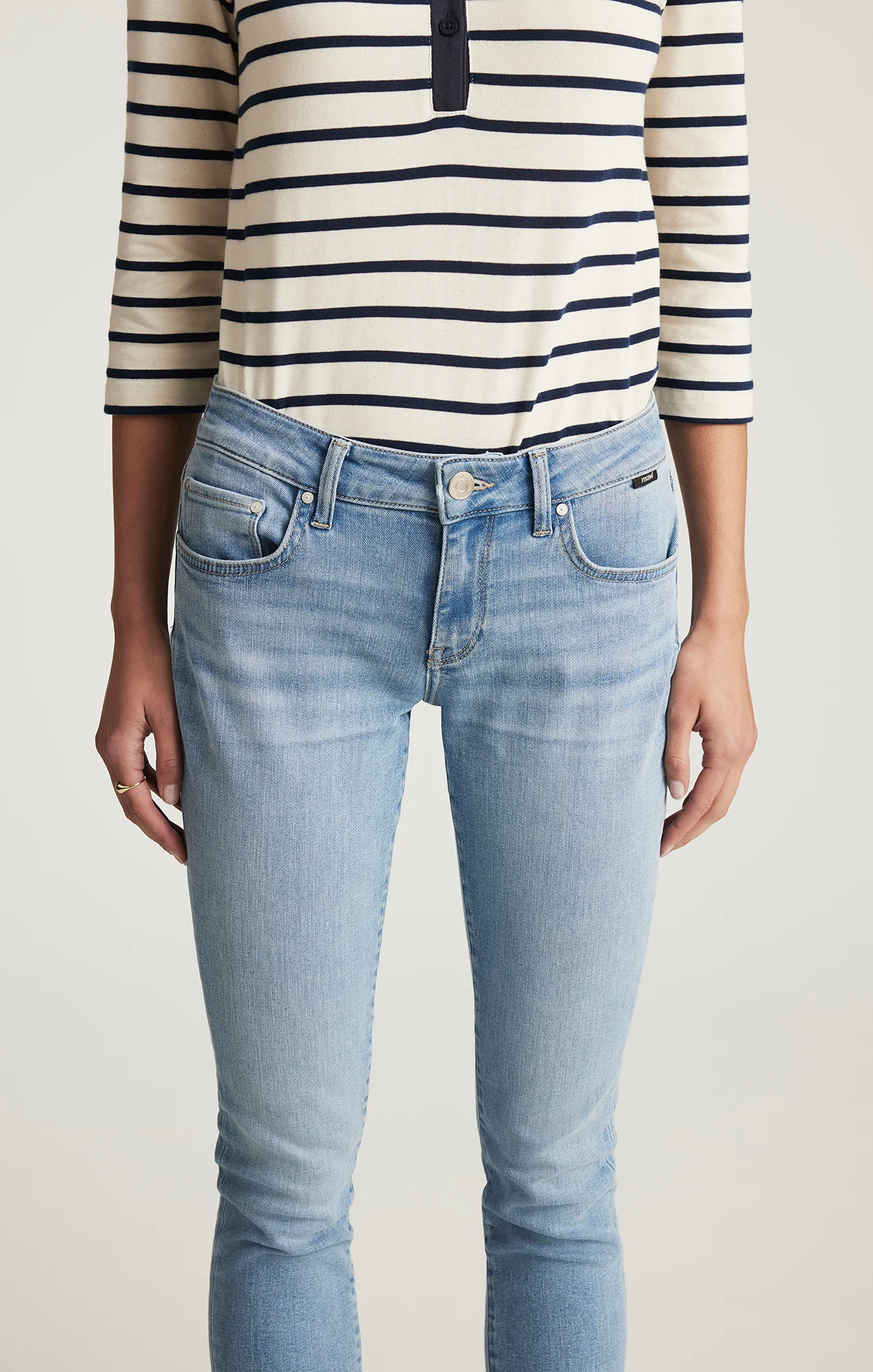 ALEXA SKINNY IN BLEACHED TRIBECA - Image 5