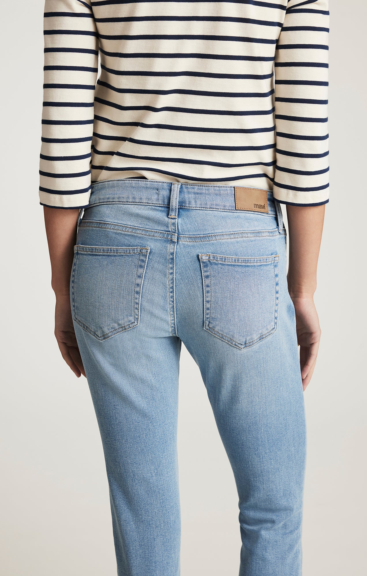 ALEXA SKINNY IN BLEACHED TRIBECA - Image 6