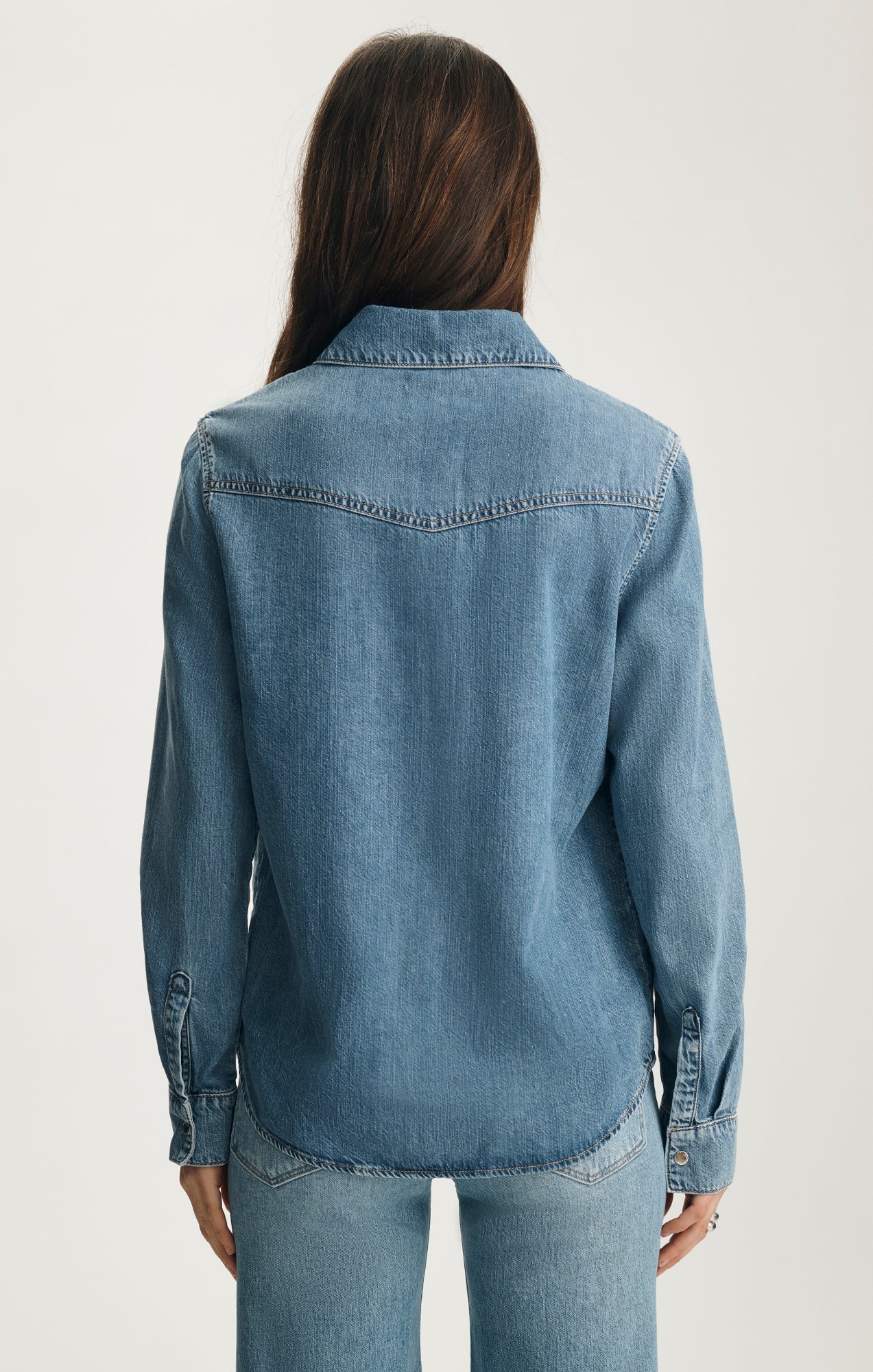 ANGELA DENIM SHIRT IN MID BLUE FEATHER BLUE - Image 4