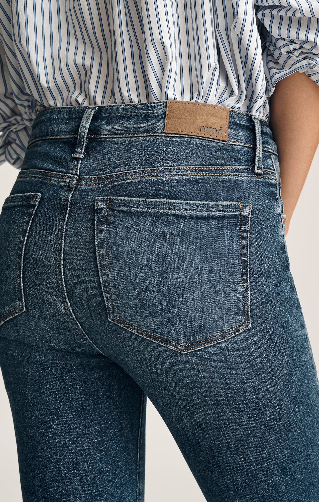 ANIKA CROPPED FLARE IN DARK BRUSHED FLEX BLUE - Image 6