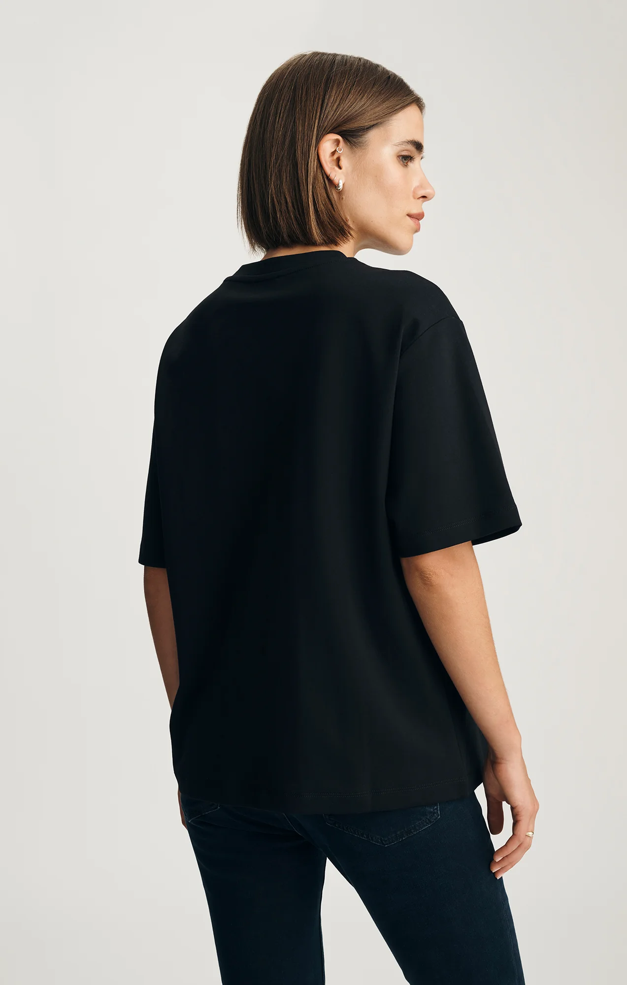 ZOE INTERLOCK CREW NECK T-SHIRT IN BLACK - Image 3