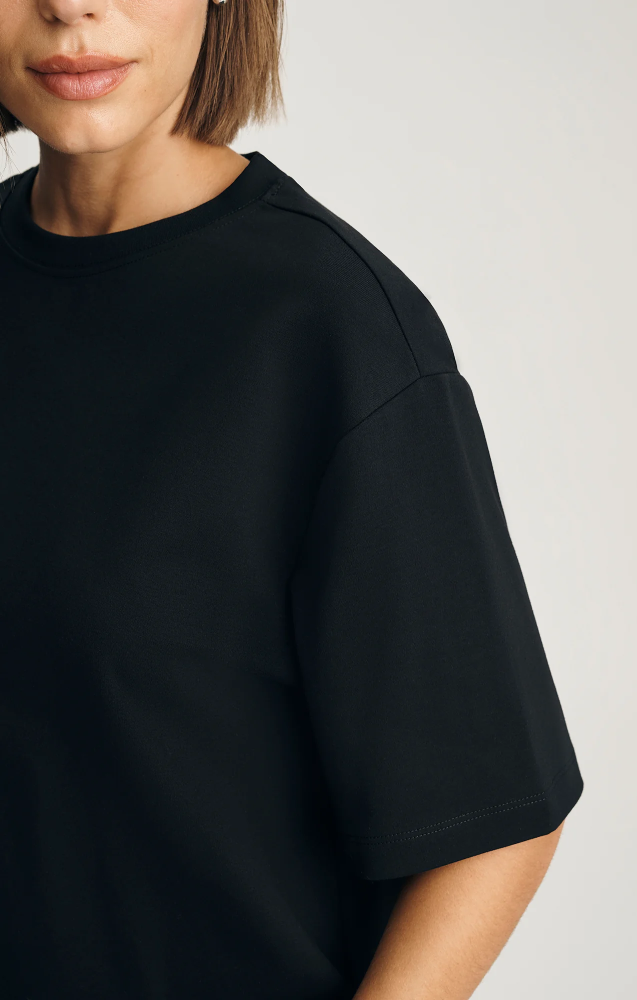 ZOE INTERLOCK CREW NECK T-SHIRT IN BLACK - Image 4