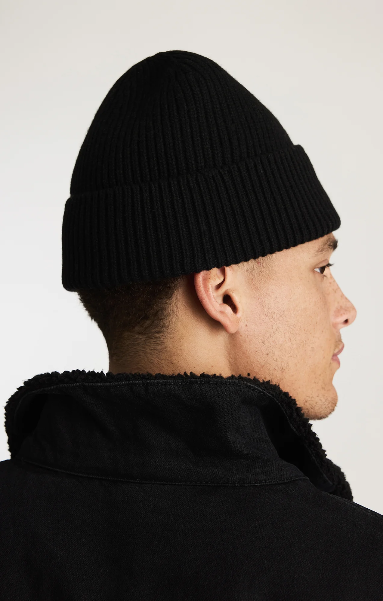 BEANIE IN BLACK - Image 3