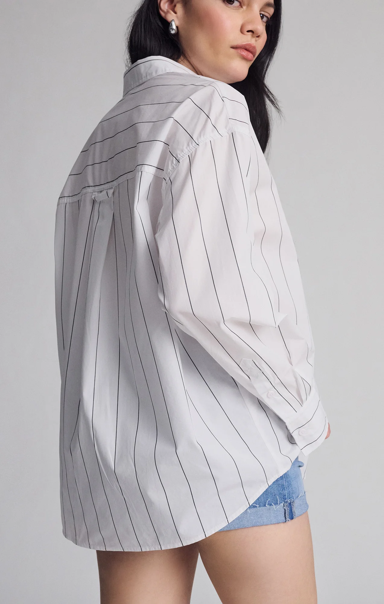 BREEZY BUTTON-UP SHIRT IN BLACK STRIPED - Image 2