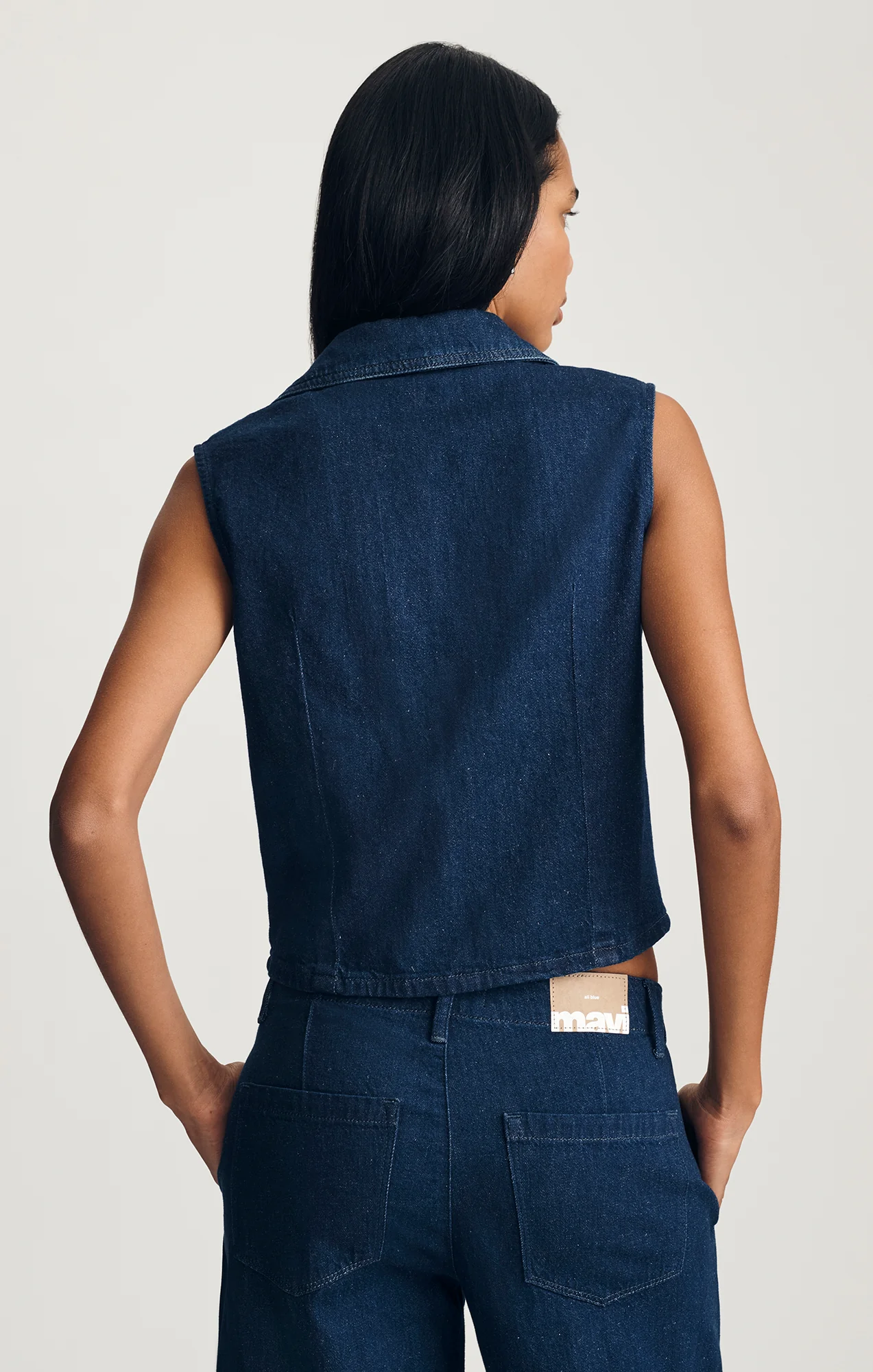 BRIA SLEEVELESS DENIM SHIRT IN DARK LINEN DENIM - Image 3