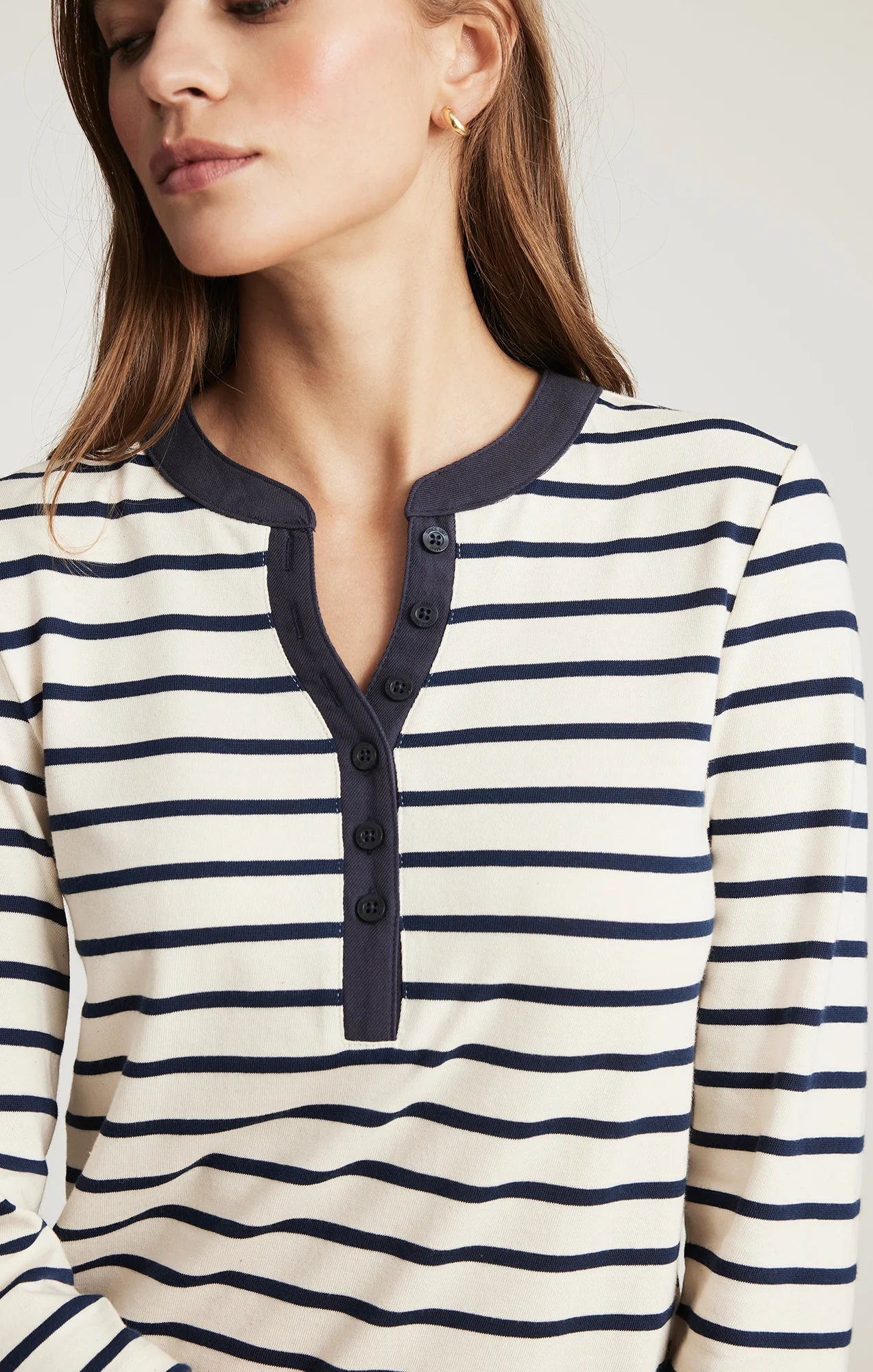 HENLEY QUARTER SLEEVE T-SHIRT IN NAVY BLAZER STRIPE - Image 2