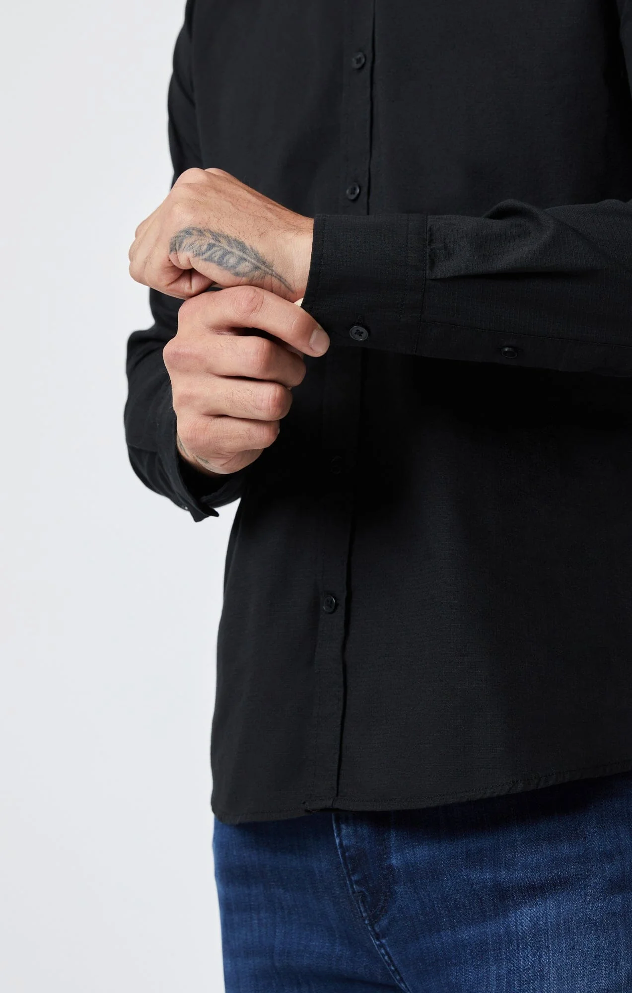 BUTTON-UP LONG SLEEVE SHIRT IN BLACK - Image 7