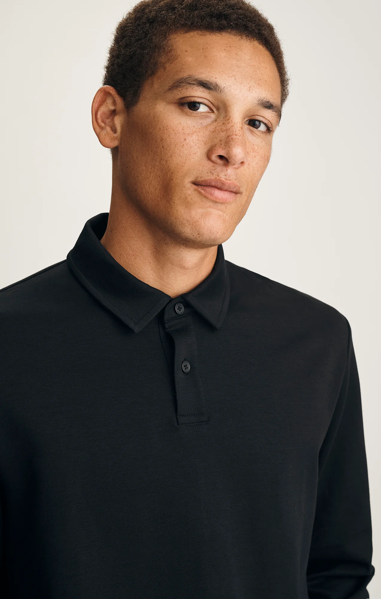 LONG SLEEVE POLO T-SHIRT IN BLACK - Image 4