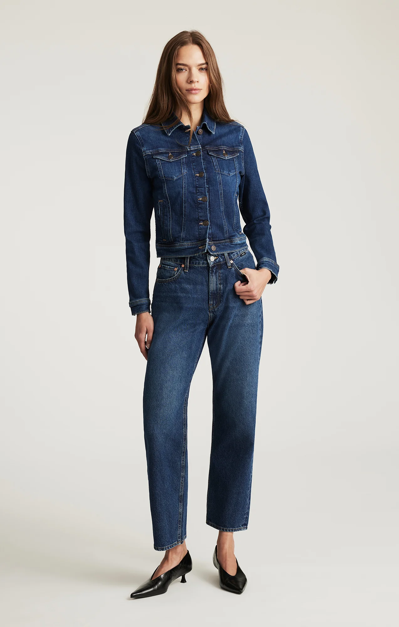 CECILIA DENIM JACKET IN DARK BRUSHED FLEX BLUE - Image 5