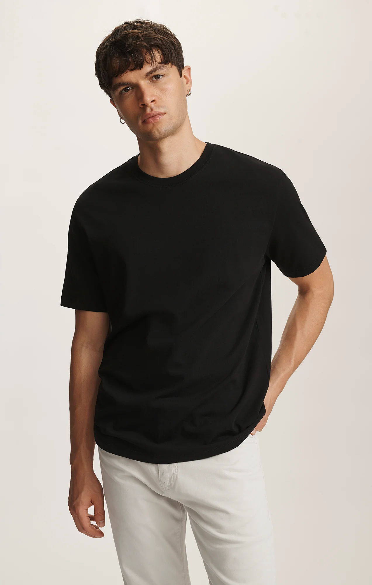 BASIC SHORT SLEEVE T-SHIRT IN BLACK