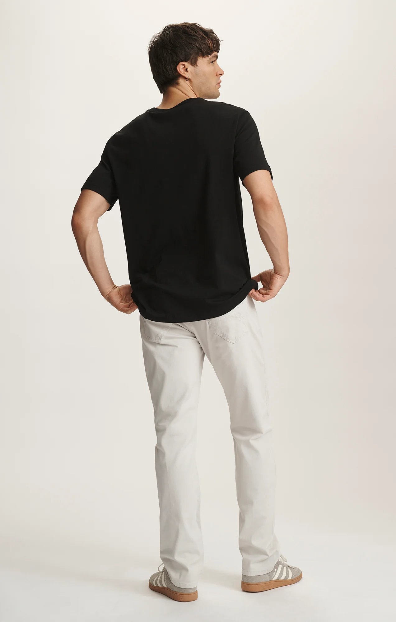 BASIC SHORT SLEEVE T-SHIRT IN BLACK - Image 4