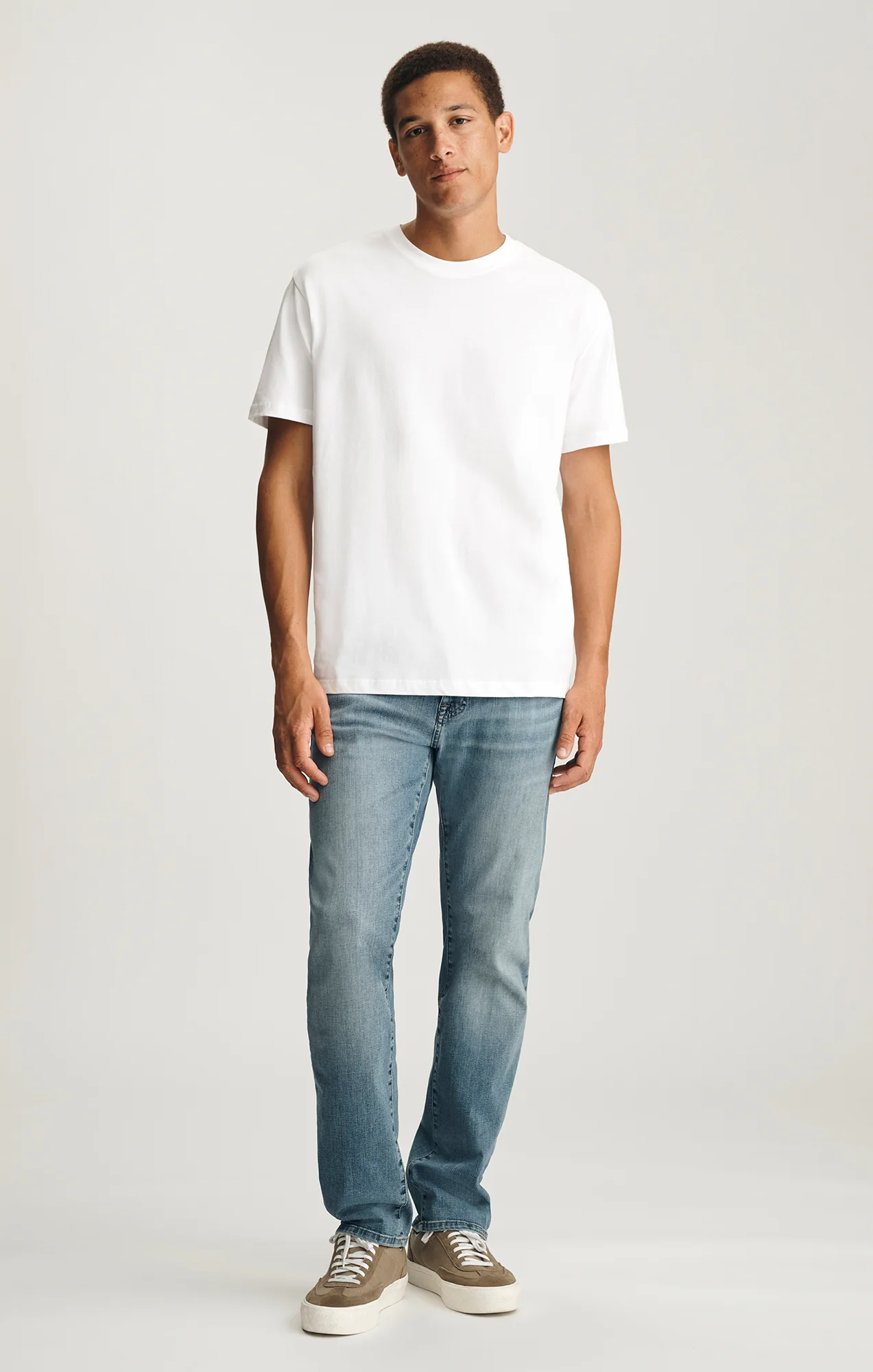 BASIC SHORT SLEEVE T-SHIRT IN WHITE - Image 4