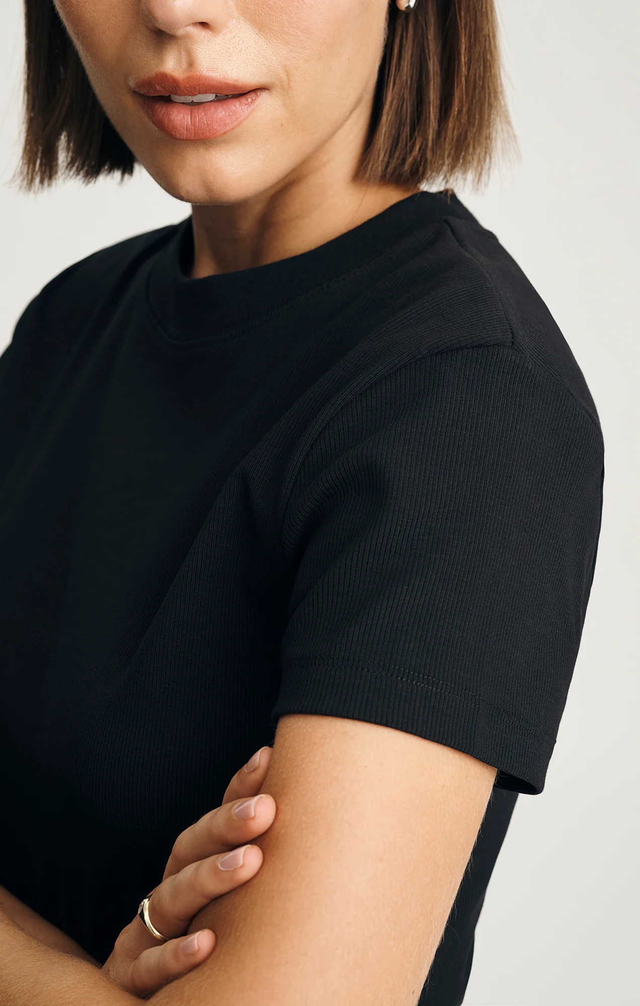 LAYLA RIBBED BABY T-SHIRT IN BLACK - Image 4