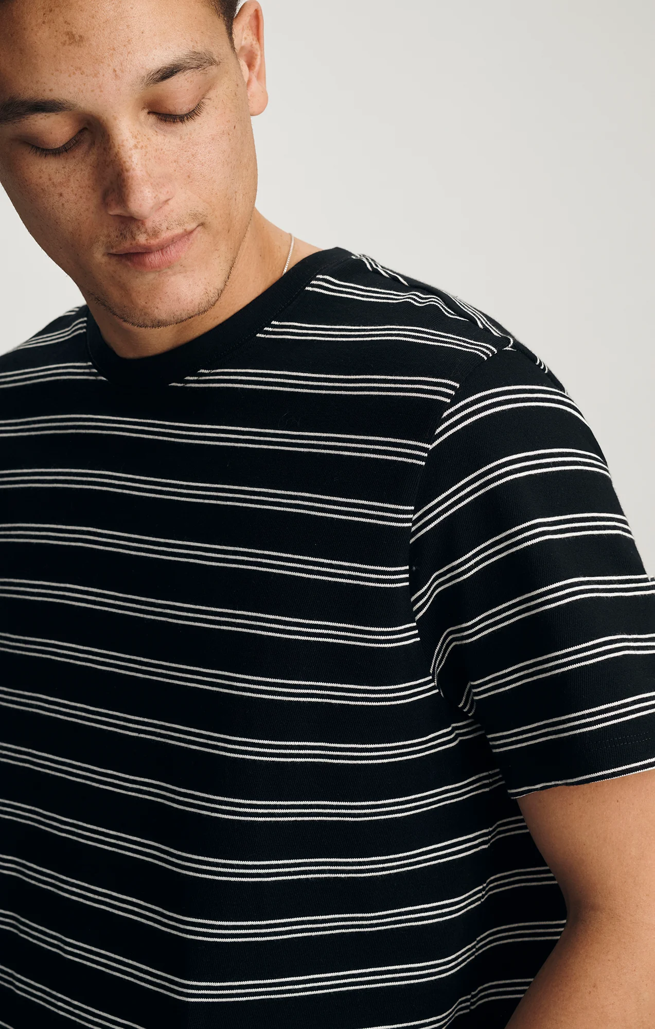 CREW NECK T-SHIRT IN BLACK - Image 3