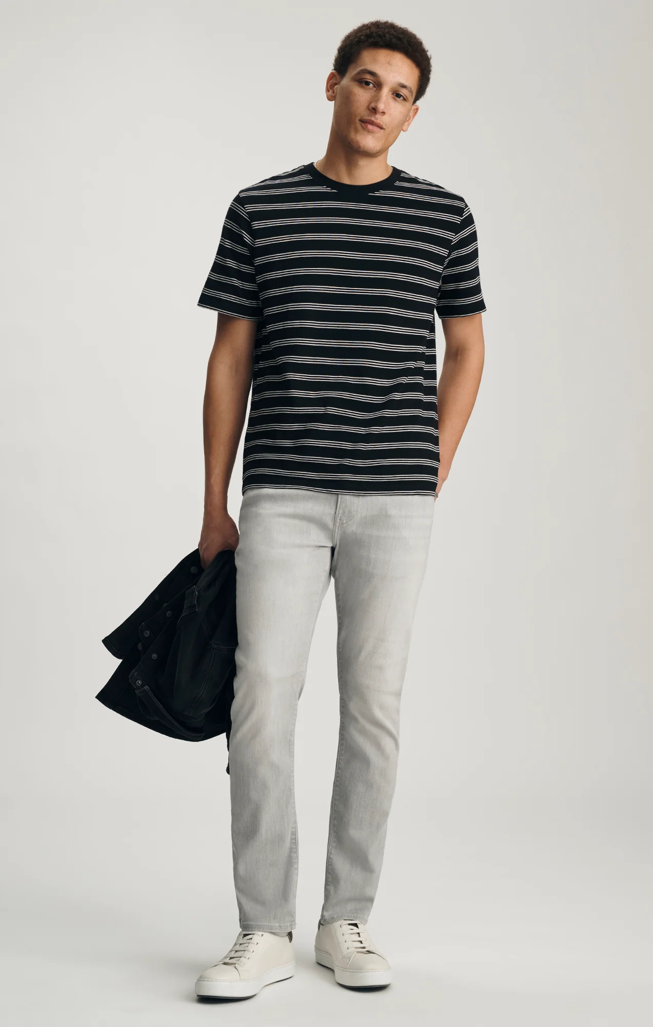 CREW NECK T-SHIRT IN BLACK - Image 4