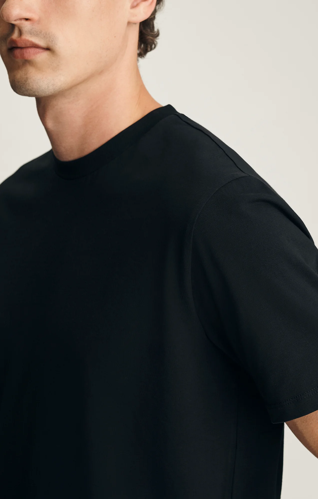 CREW NECK T-SHIRT IN BLACK - Image 3