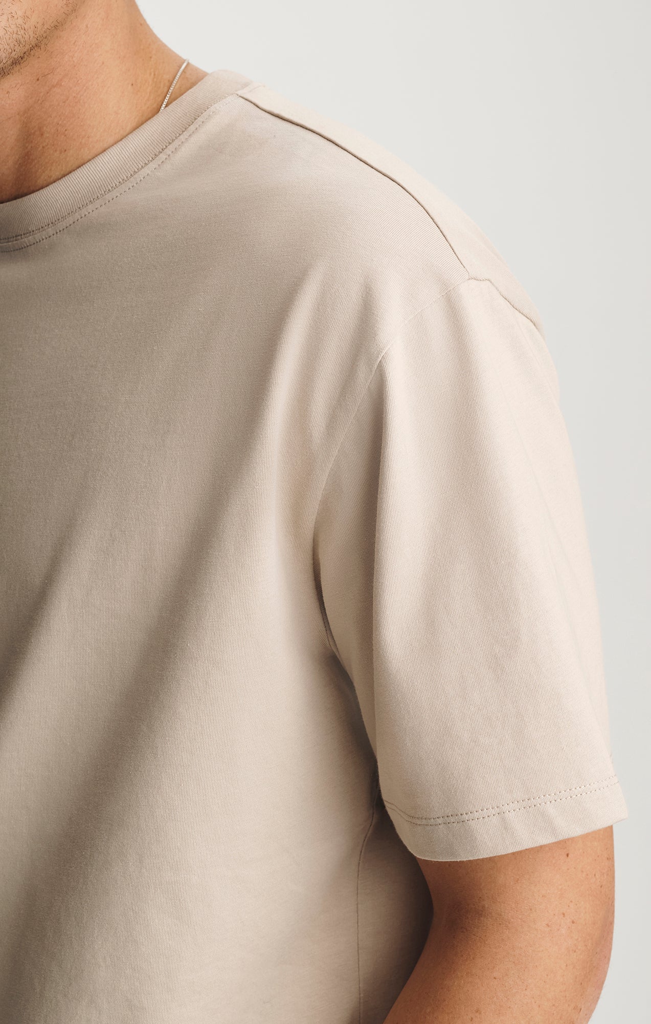 CREW NECK T-SHIRT IN FEATHER GRAY - Image 3