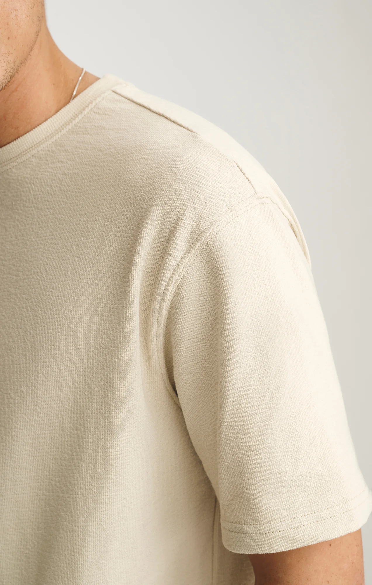 CREW NECK T-SHIRT IN OVERCAST - Image 3