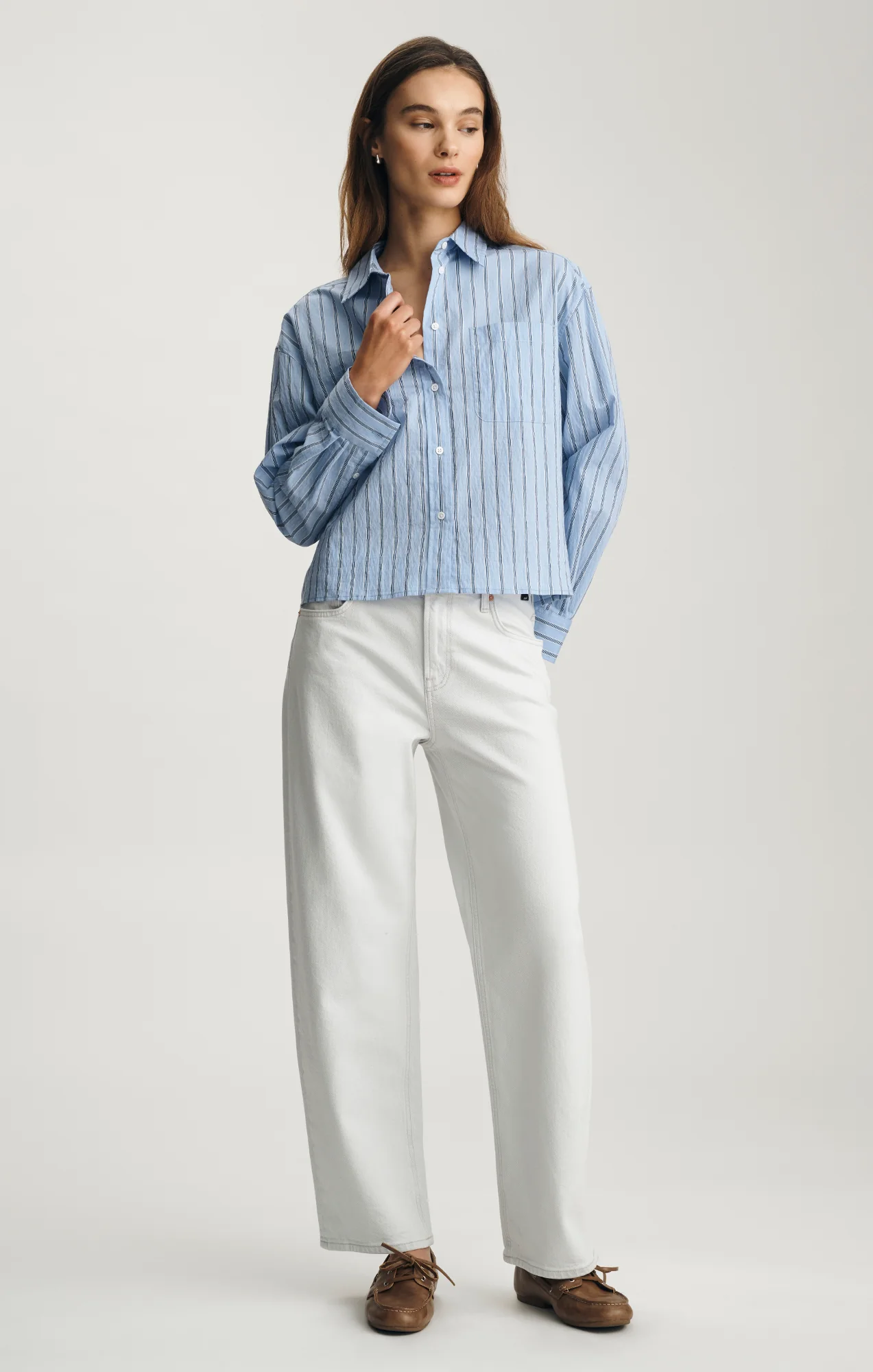 CROPPED ONE POCKET BUTTON-UP SHIRT IN BLUE STRIPED - Image 4