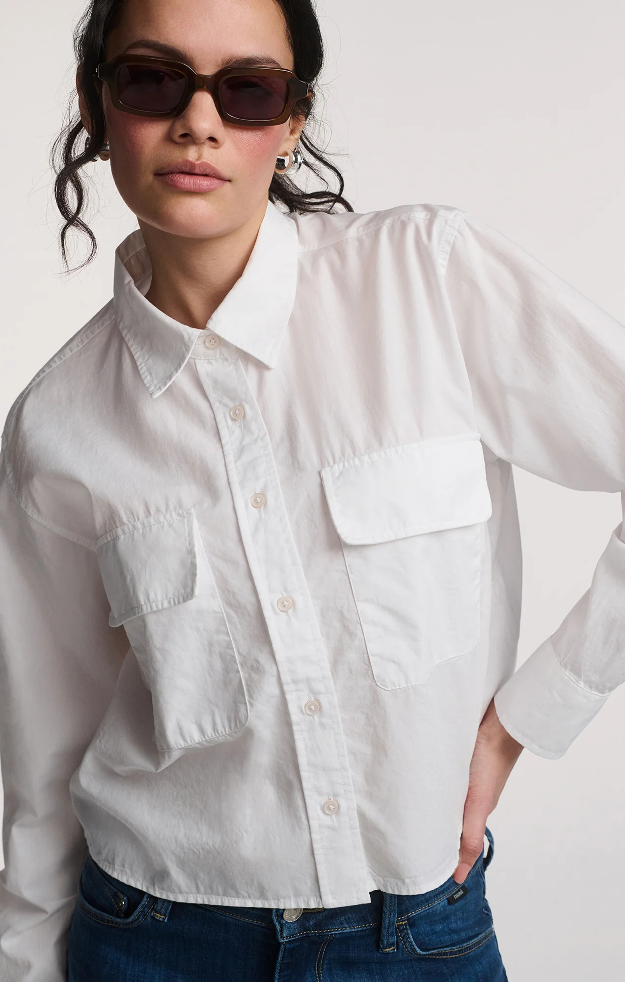 DOUBLE POCKET CROPPED BUTTON-UP SHIRT IN WHITE