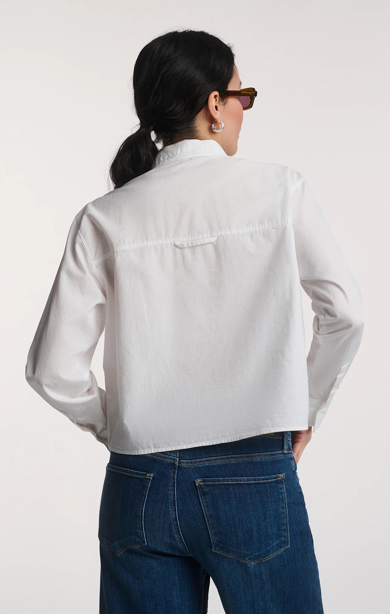 DOUBLE POCKET CROPPED BUTTON-UP SHIRT IN WHITE - Image 3