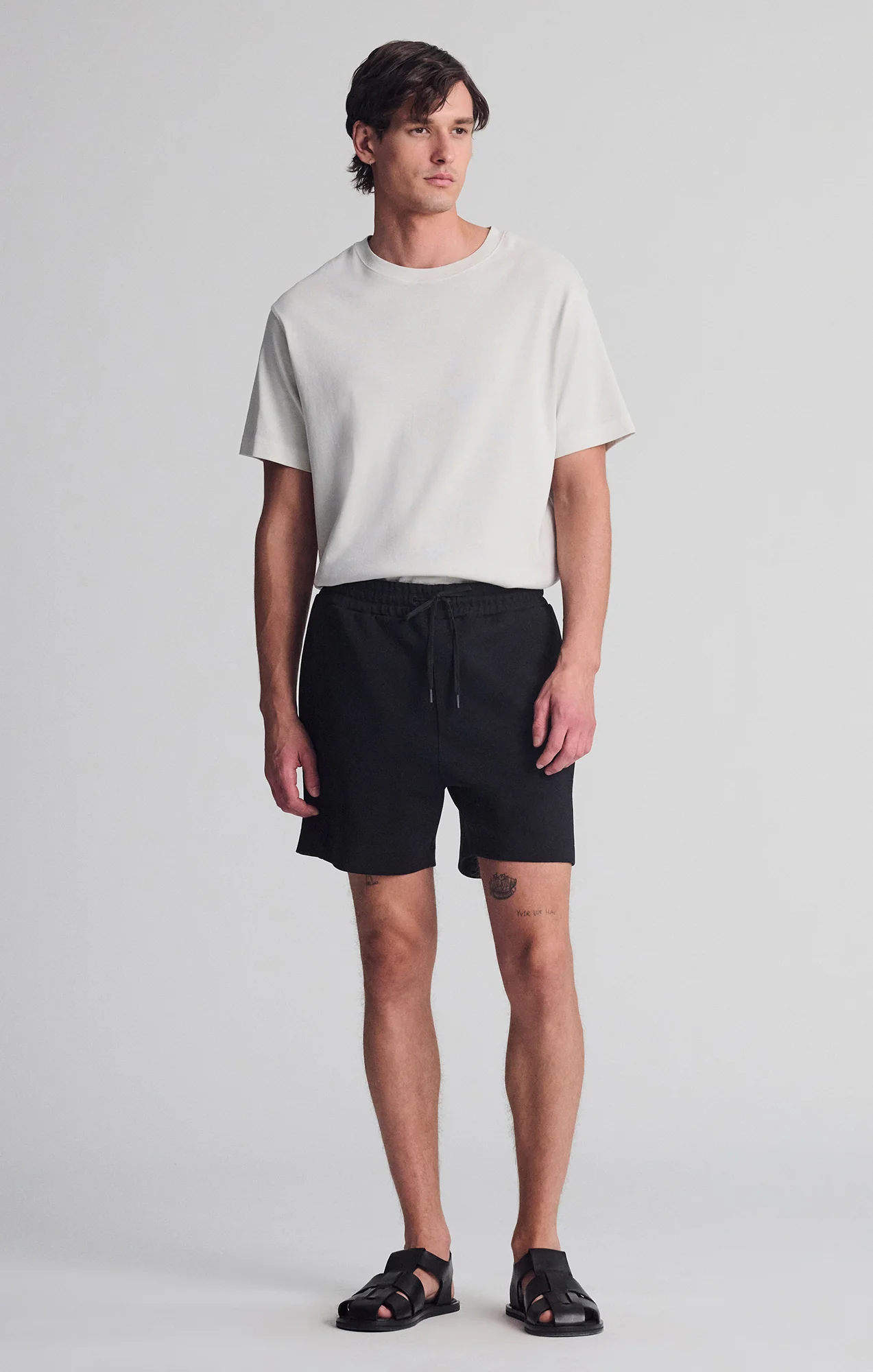 DRAWSTRING SHORTS IN BLACK