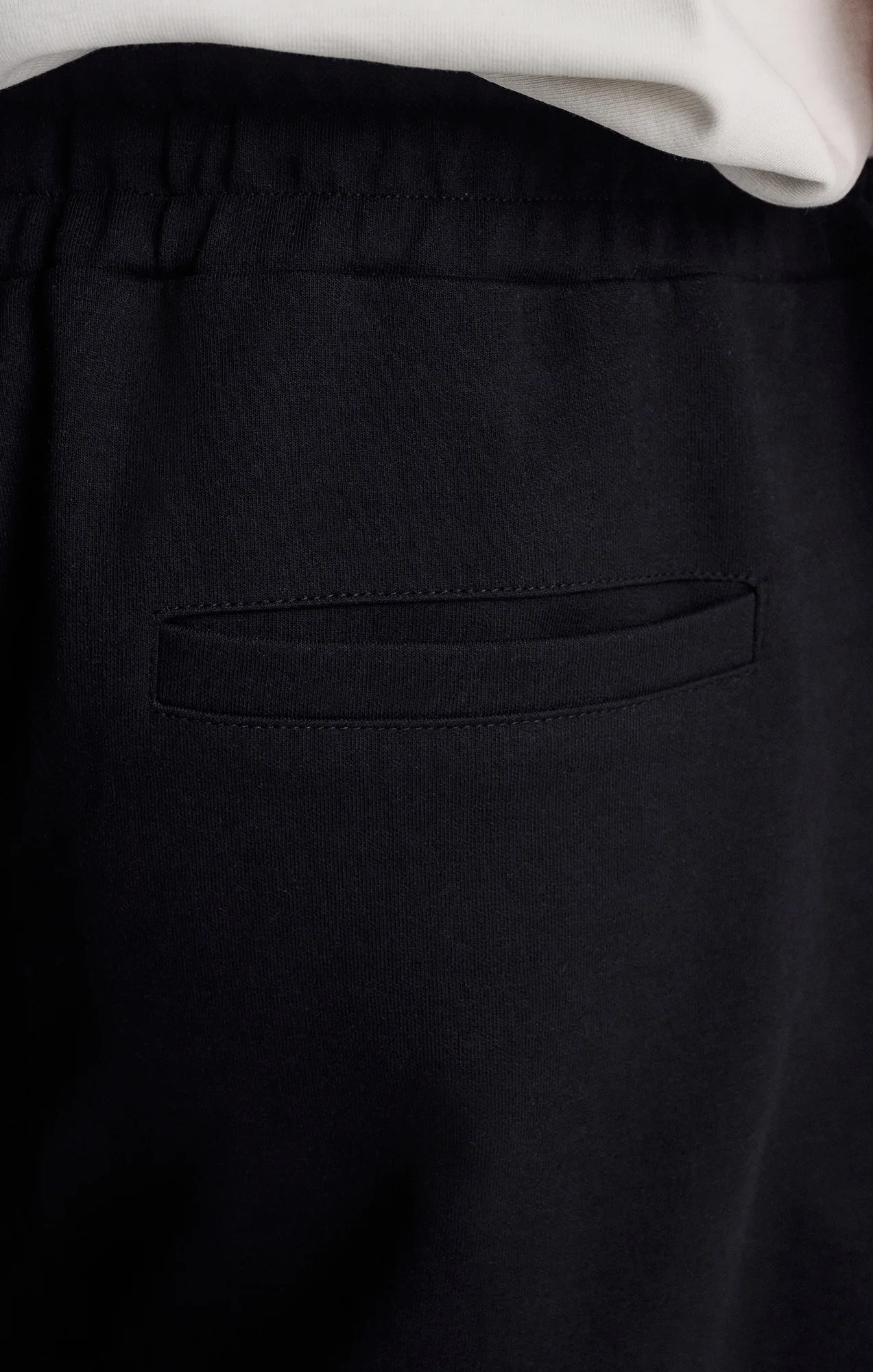DRAWSTRING SHORTS IN BLACK - Image 6