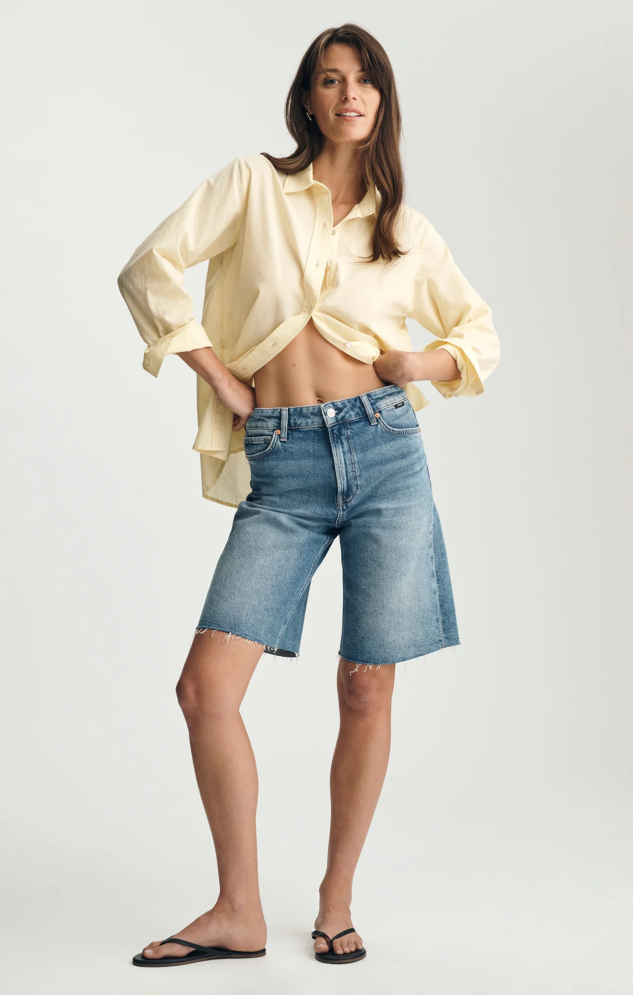 ERIKA BERMUDA SHORTS IN MID BRUSHED CLASSIC BLUE
