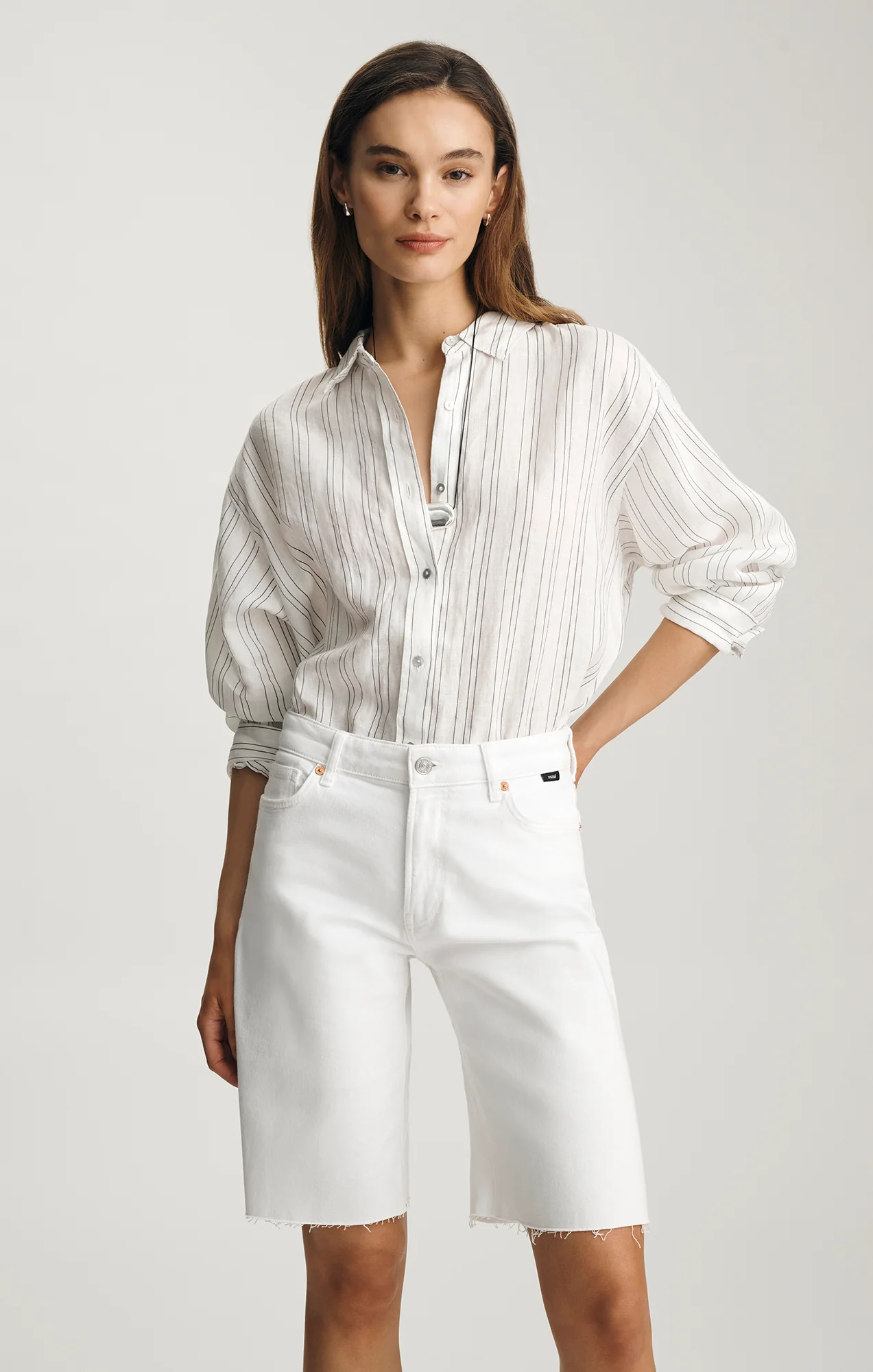 ERIKA BERMUDA SHORTS IN OFF WHITE CLASSIC BLUE - Image 3