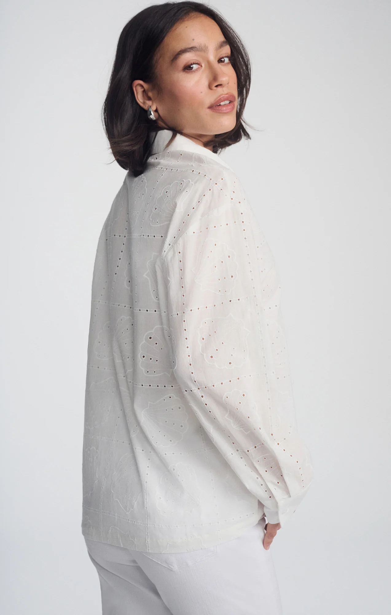 EYELET BUTTON-UP SHIRT IN WHITE - Image 4