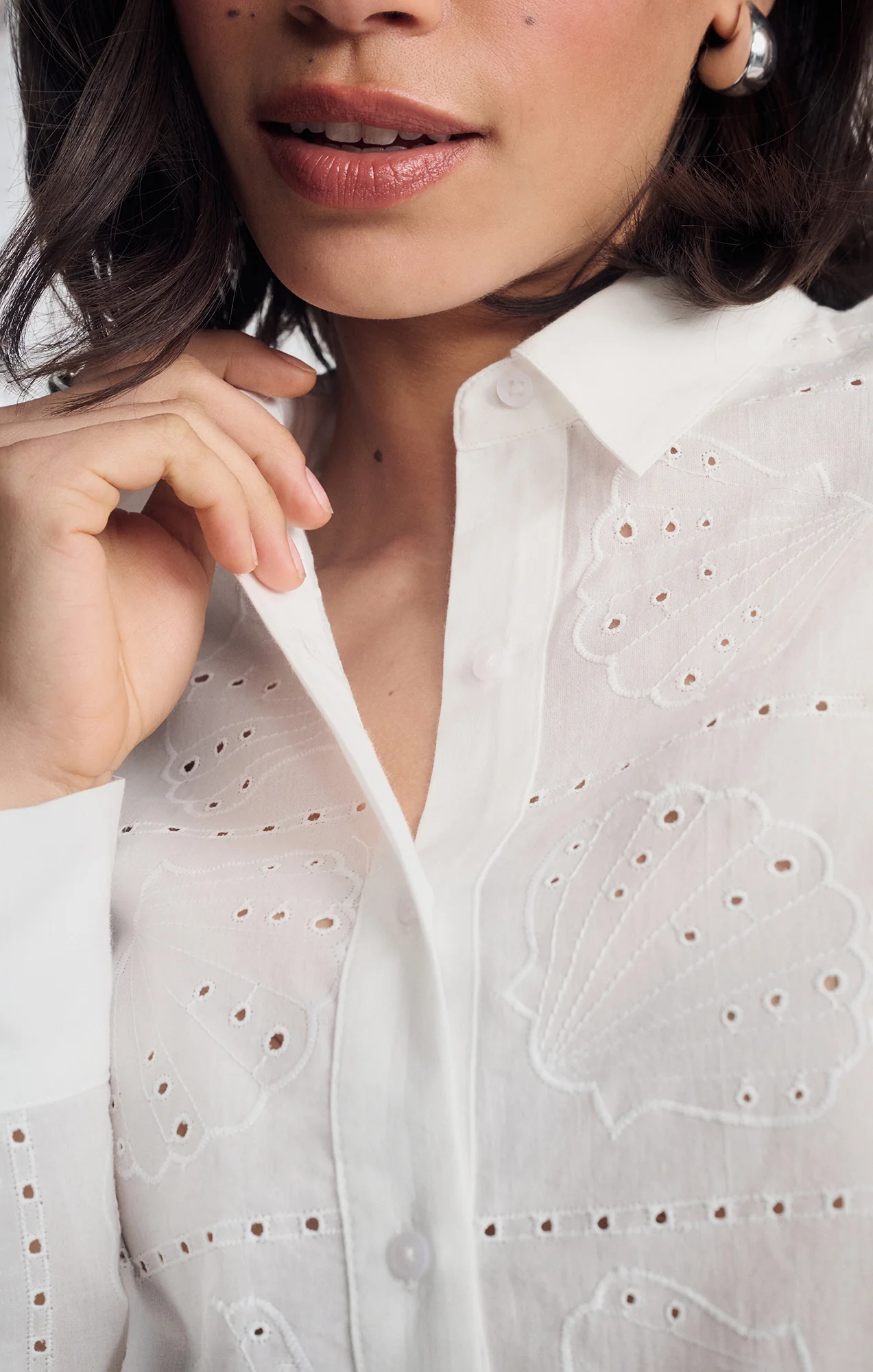 EYELET BUTTON-UP SHIRT IN WHITE - Image 5