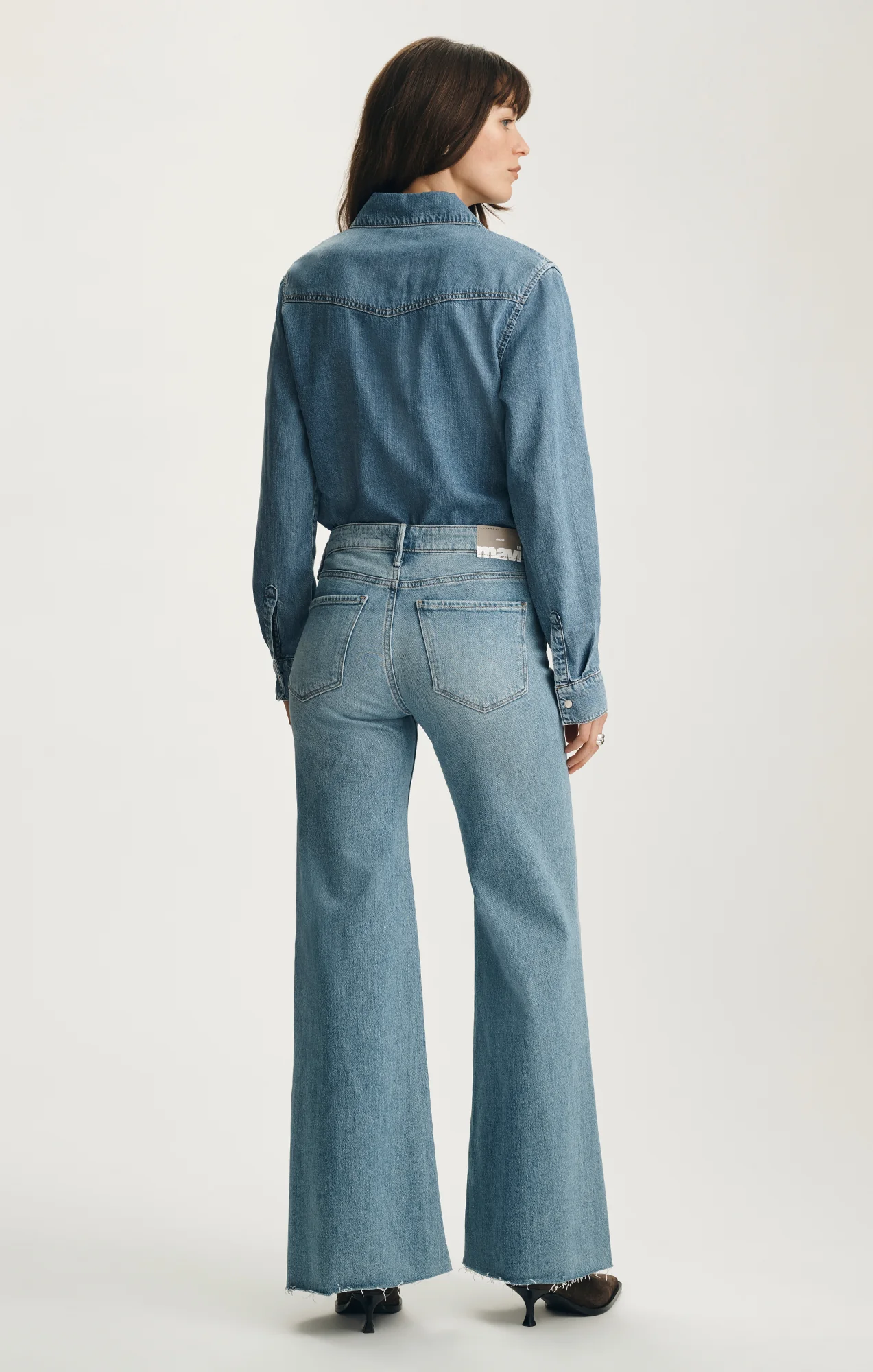 GRACE RELAXED FLARE IN BLEACHED CLASSIC BLUE - Image 3