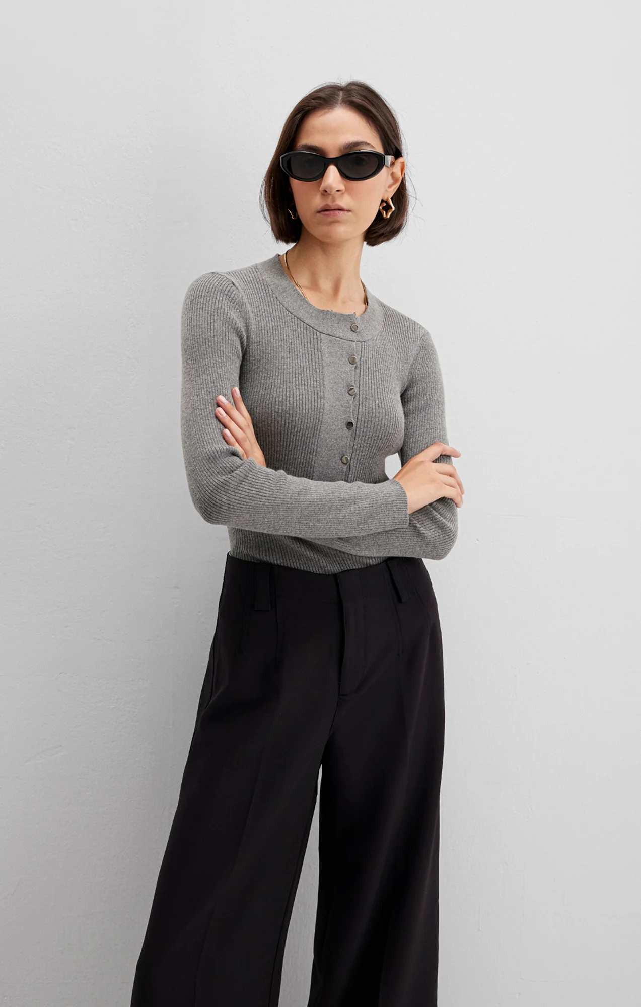 EDITION BUTTON-FRONT SWEATER IN MID GREY MELANGE - Image 4