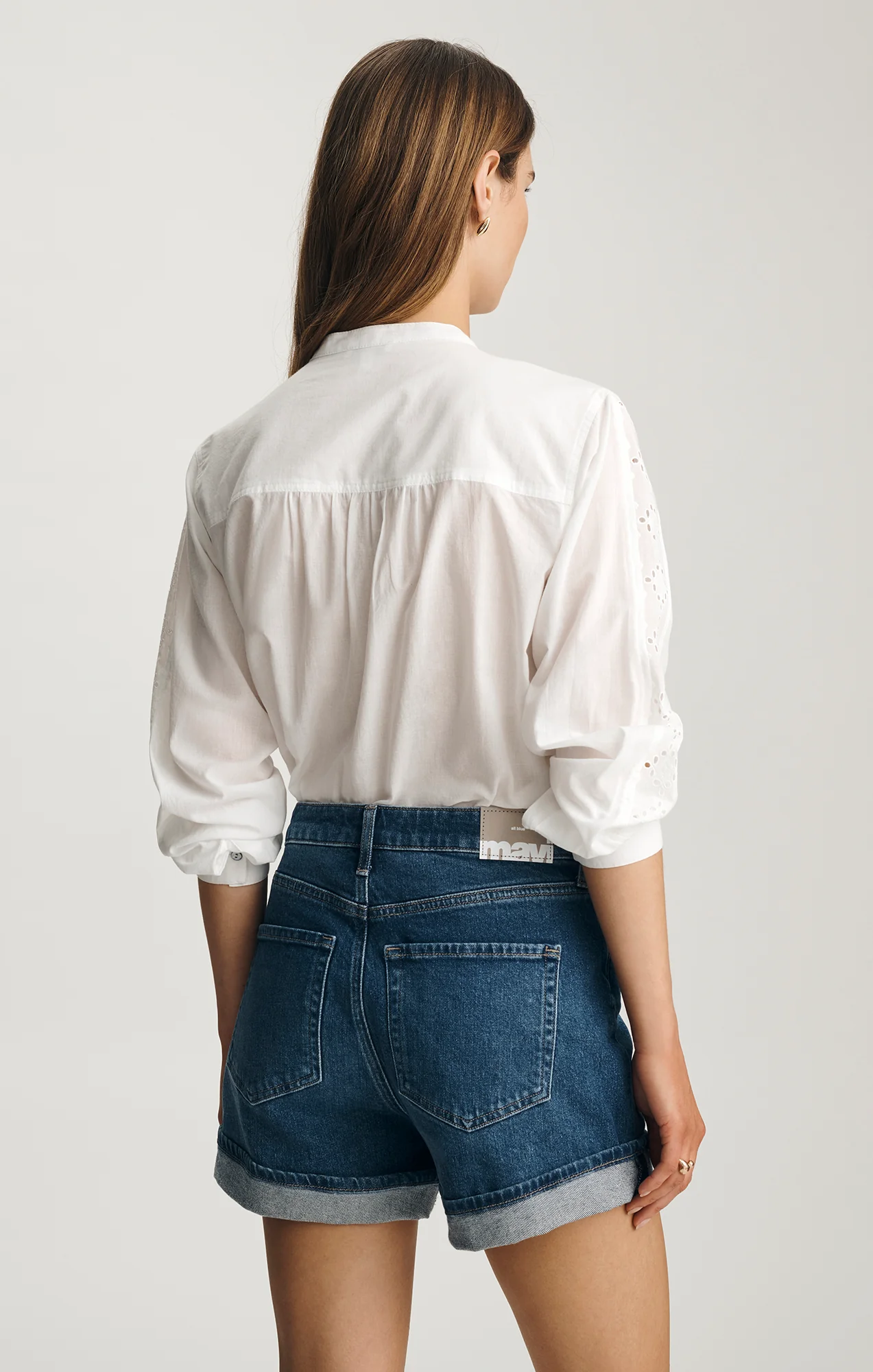 HEIDI CUFFED SHORTS IN MID BRUSHED CLASSIC BLUE - Image 4