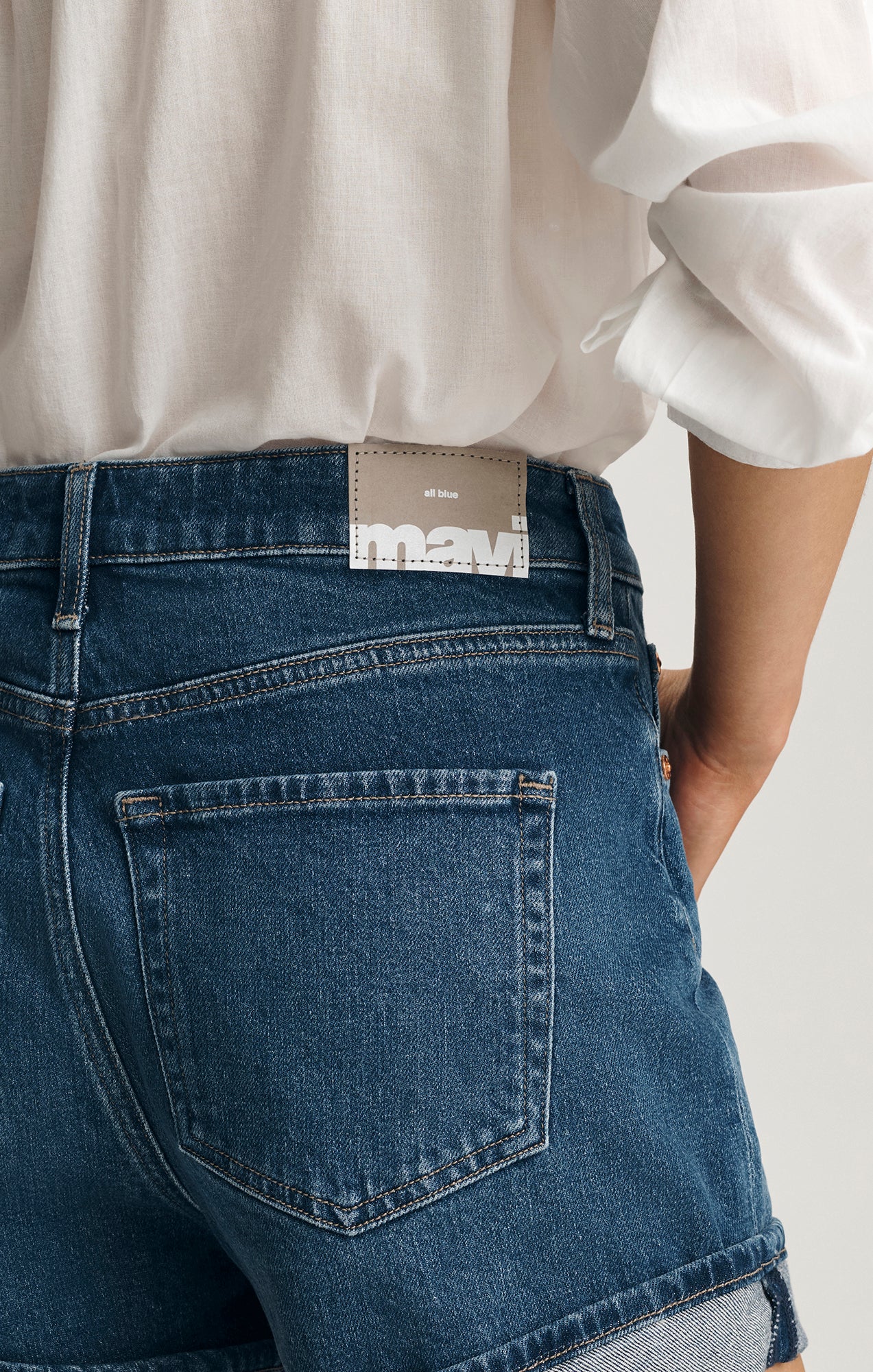 HEIDI CUFFED SHORTS IN MID BRUSHED CLASSIC BLUE - Image 5