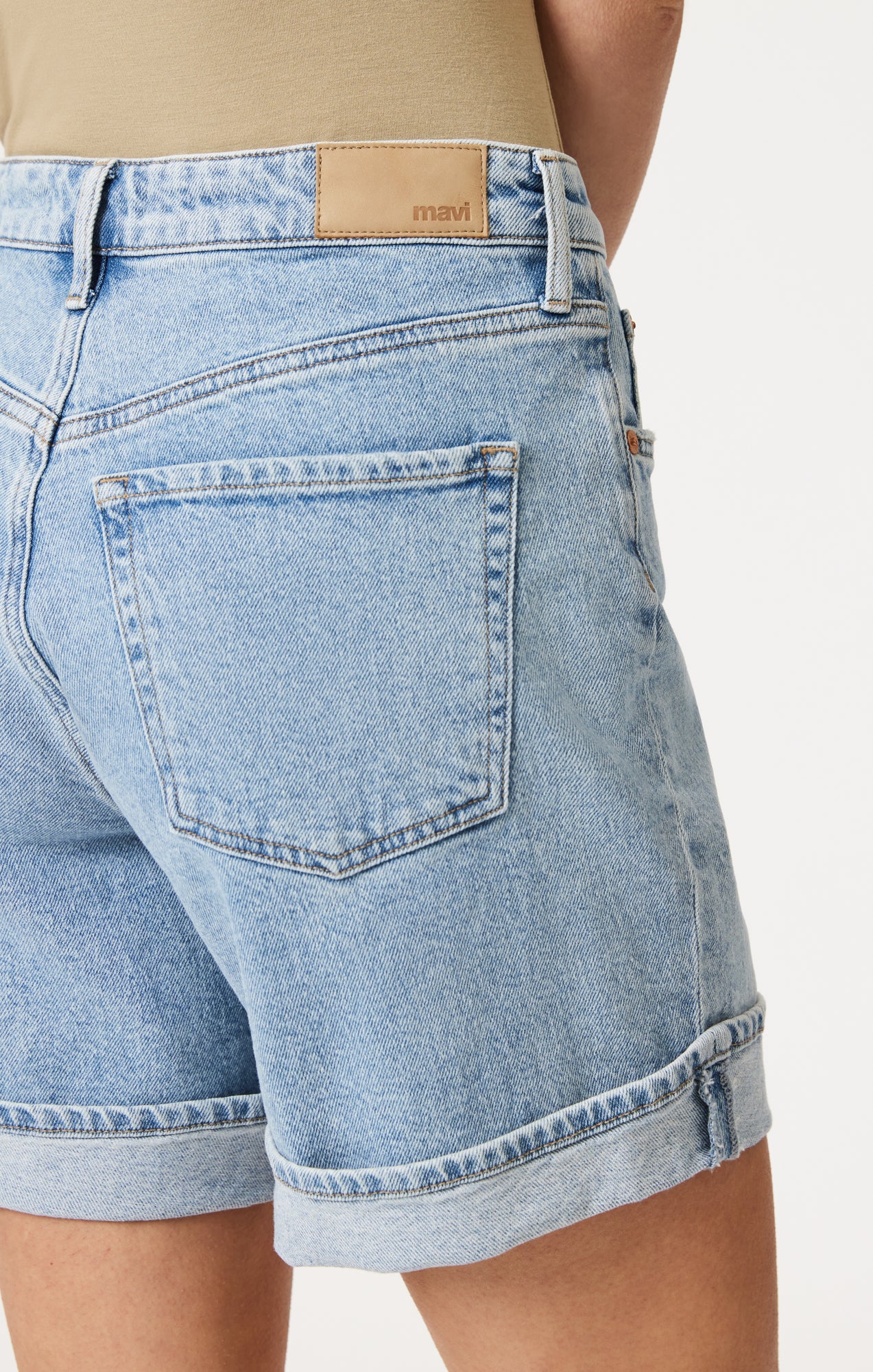 HEIDI CUFFED SHORTS IN LIGHT BLUE 90's - Image 6