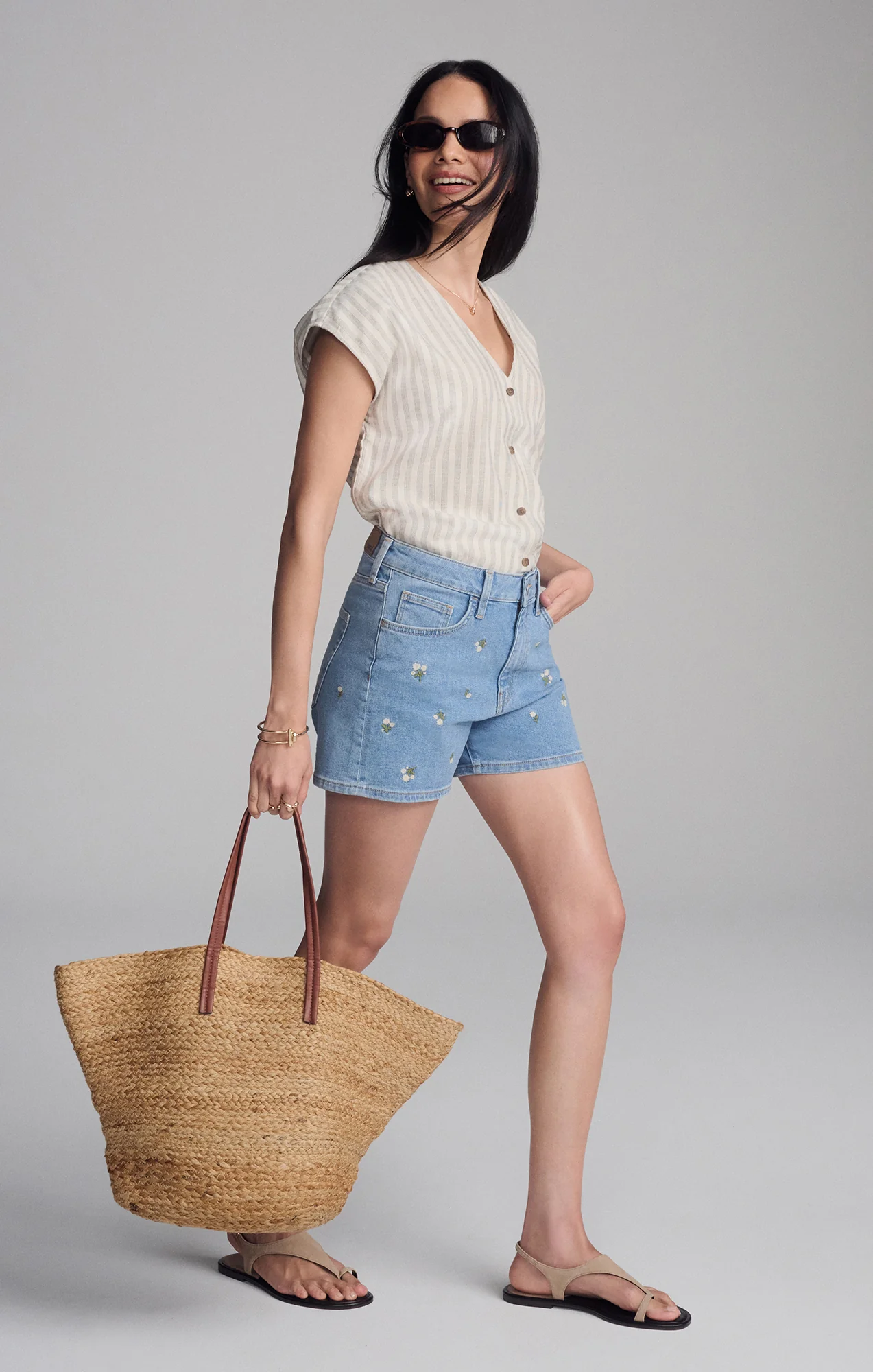 HEIDI SHORTS IN MID FLOWER DENIM