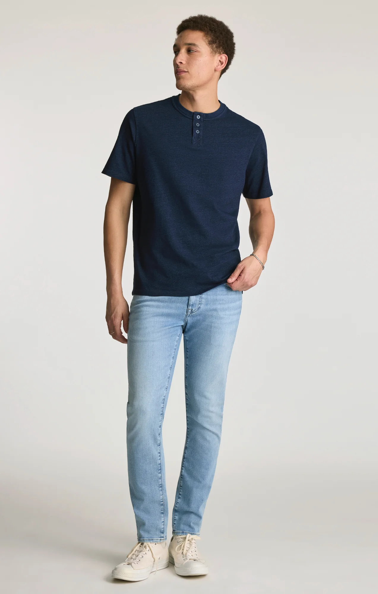 HENLEY T-SHIRT IN DARK INDIGO - Image 5