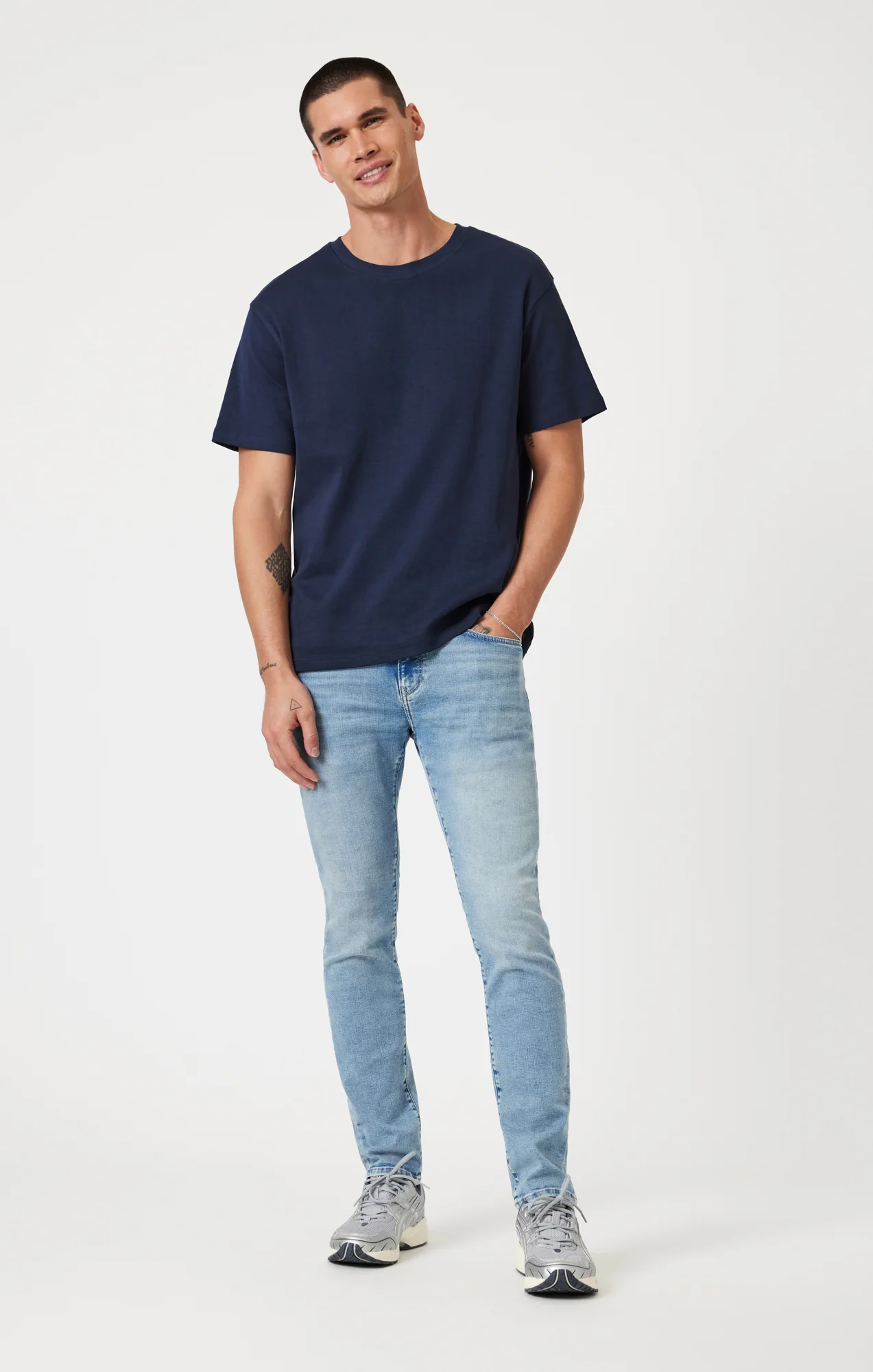 JAKE SLIM LEG IN LIGHT USED FEATHER BLUE