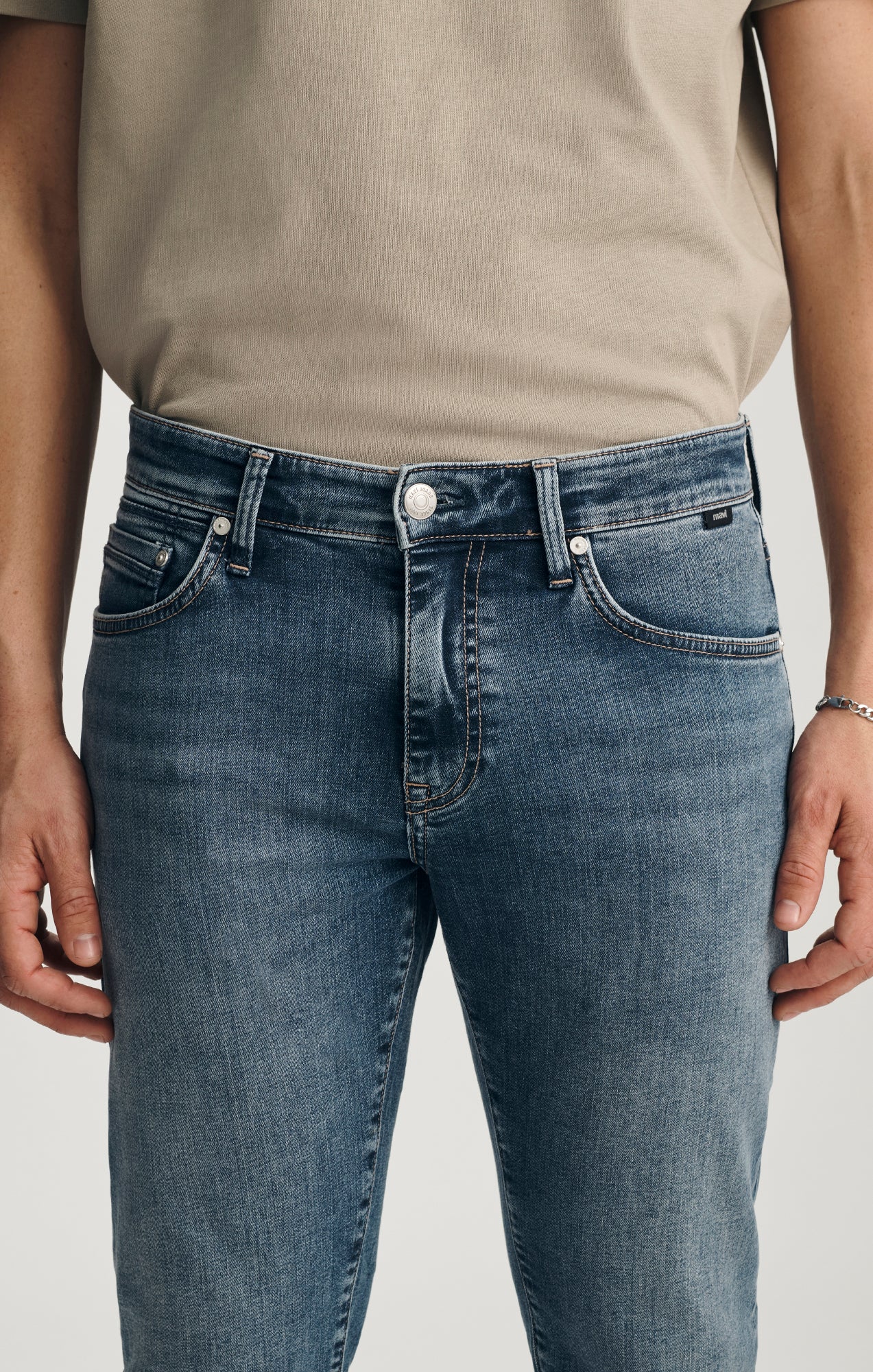JAKE SLIM LEG JEANS IN BRUSHED WILLIAMSBURG - Image 5