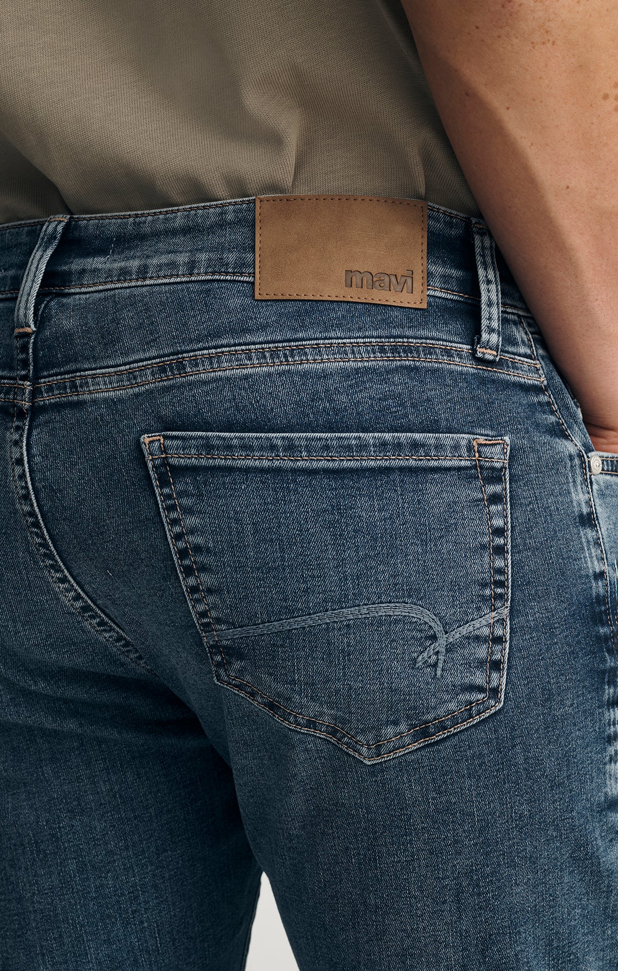 JAKE SLIM LEG JEANS IN BRUSHED WILLIAMSBURG - Image 6