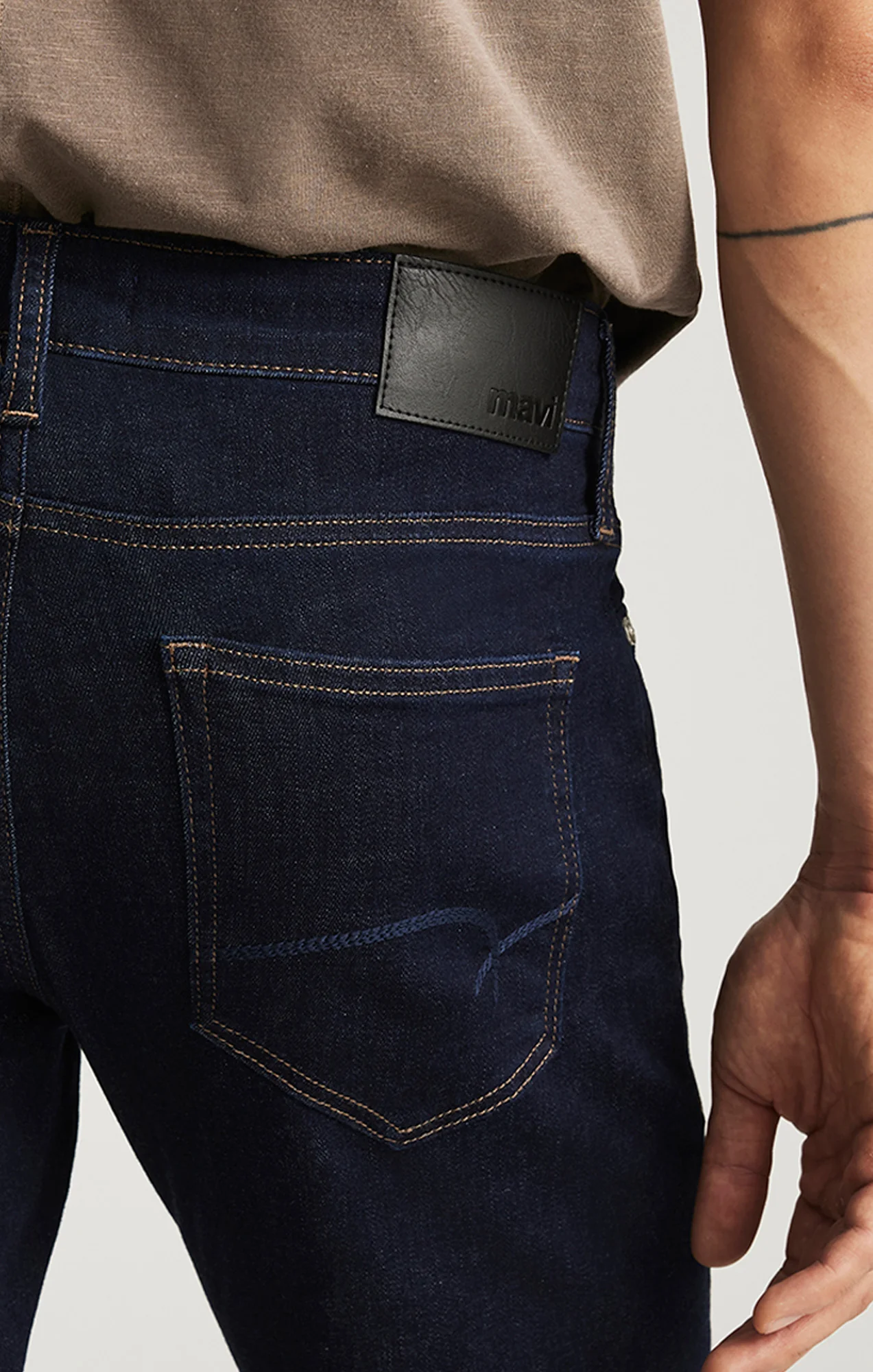 JAMES SKINNY IN RINSE FEATHER BLUE - Image 9
