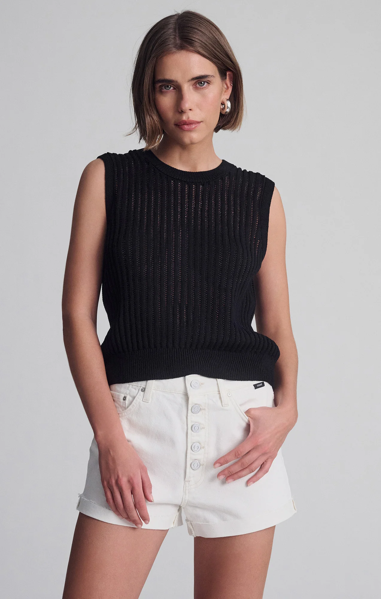 SLEEVELESS KNIT TOP IN BLACK