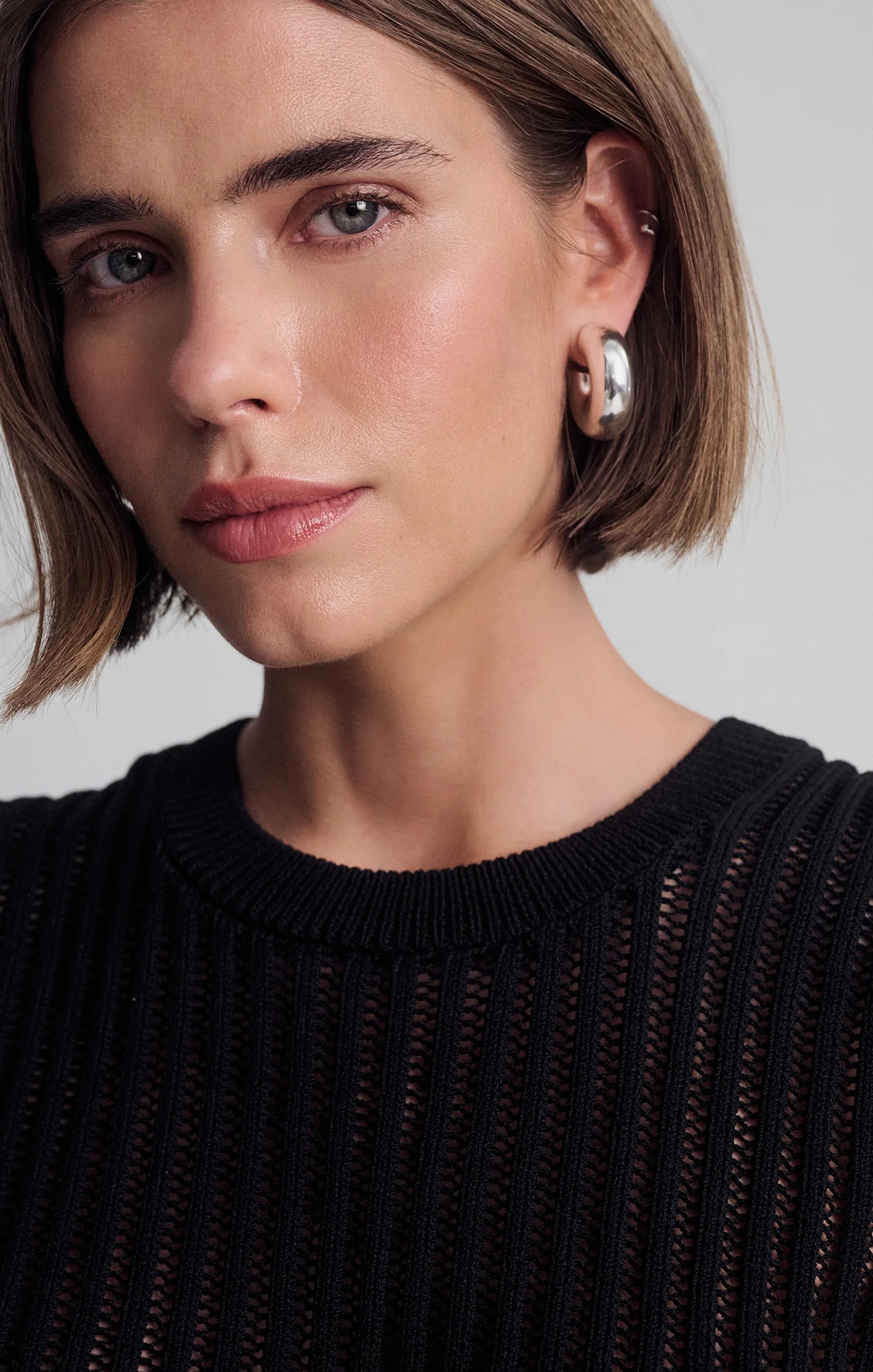 SLEEVELESS KNIT TOP IN BLACK - Image 5
