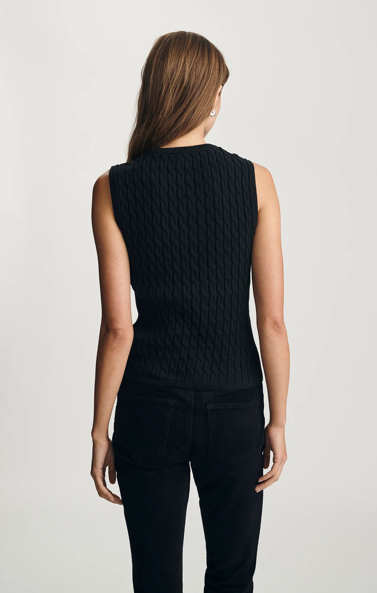 EDITION CABLE-KNIT SWEATER VEST IN BLACK - Image 2