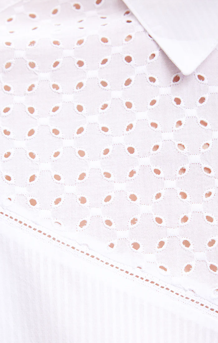 LACE DETAIL BUTTON-UP SHIRT IN WHITE - Image 7