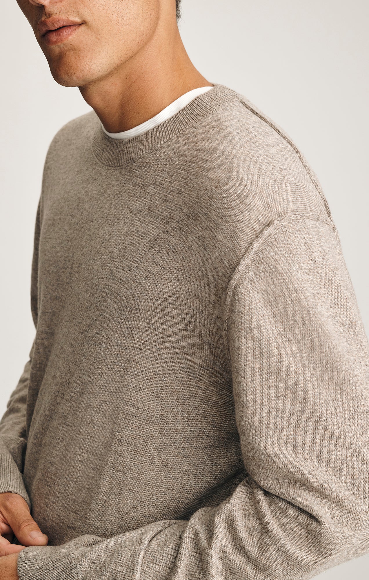 EDITION LONG SLEEVE CREW NECK SWEATER IN OATMEAL MELANGE - Image 4