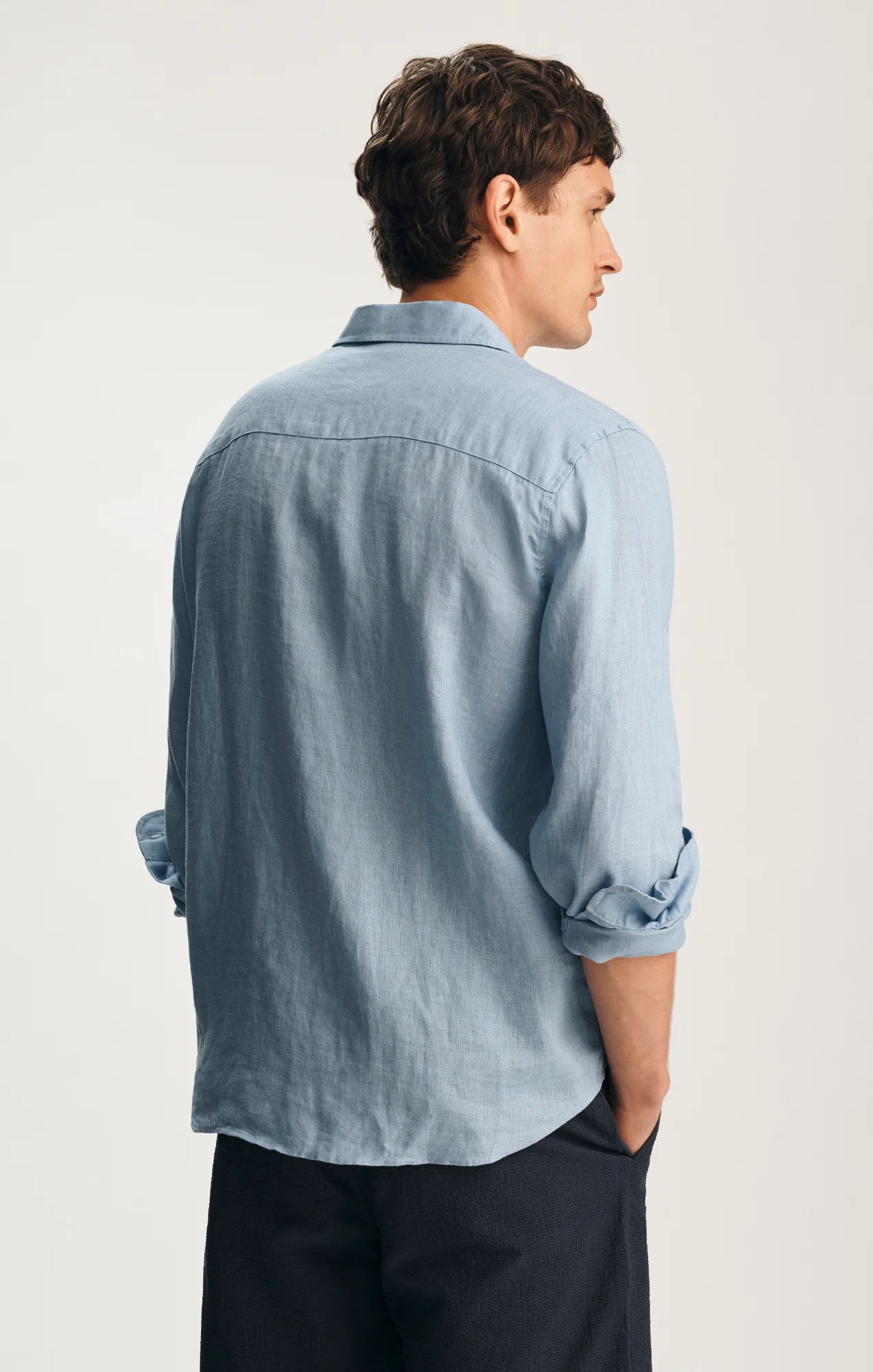 LINEN BUTTON-UP SHIRT IN ALLURE - Image 2