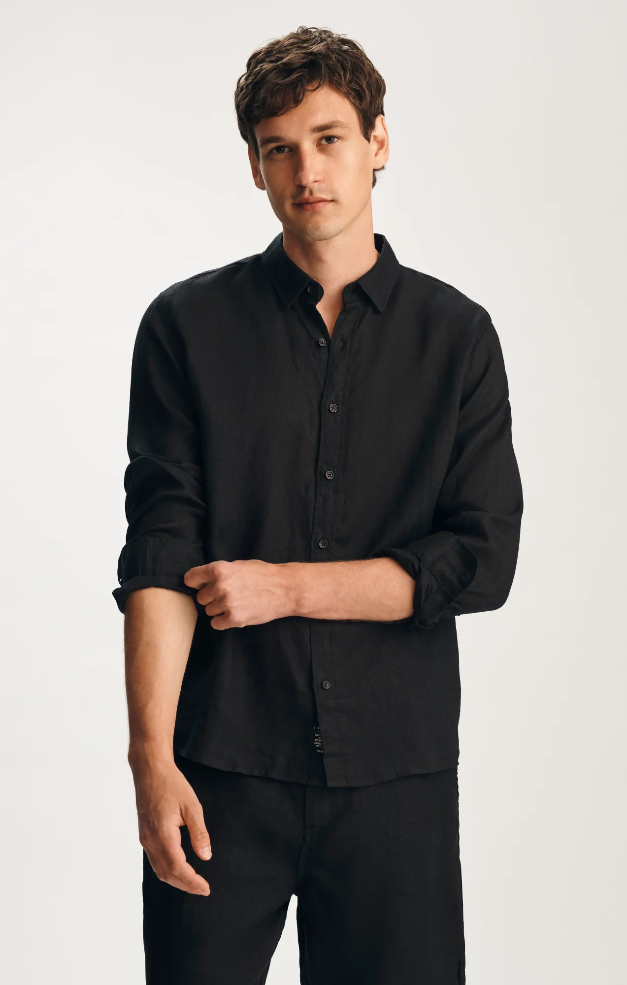 LINEN BUTTON-UP SHIRT IN BLACK